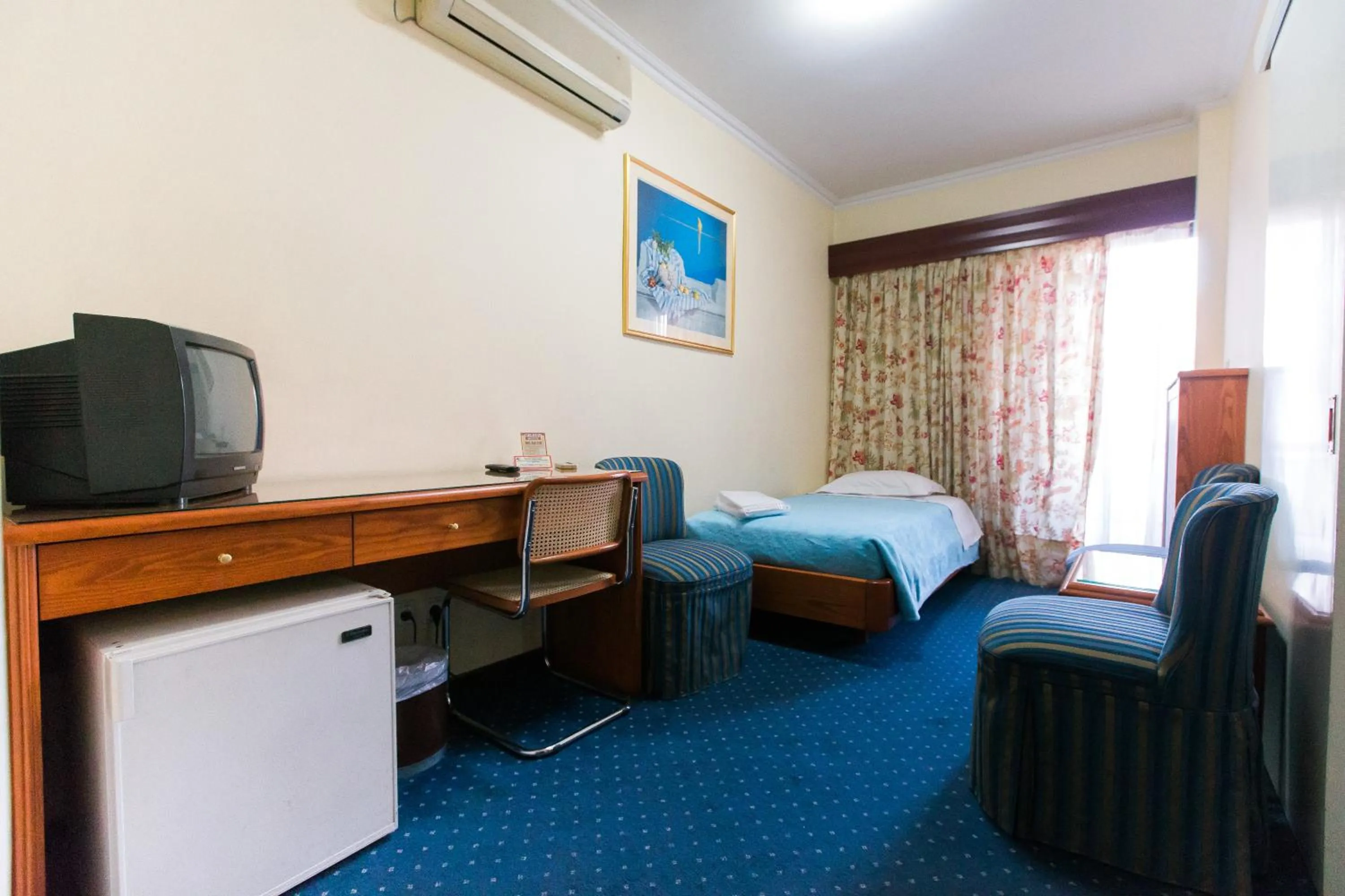 Photo of the whole room, Bed in Grand Hotel