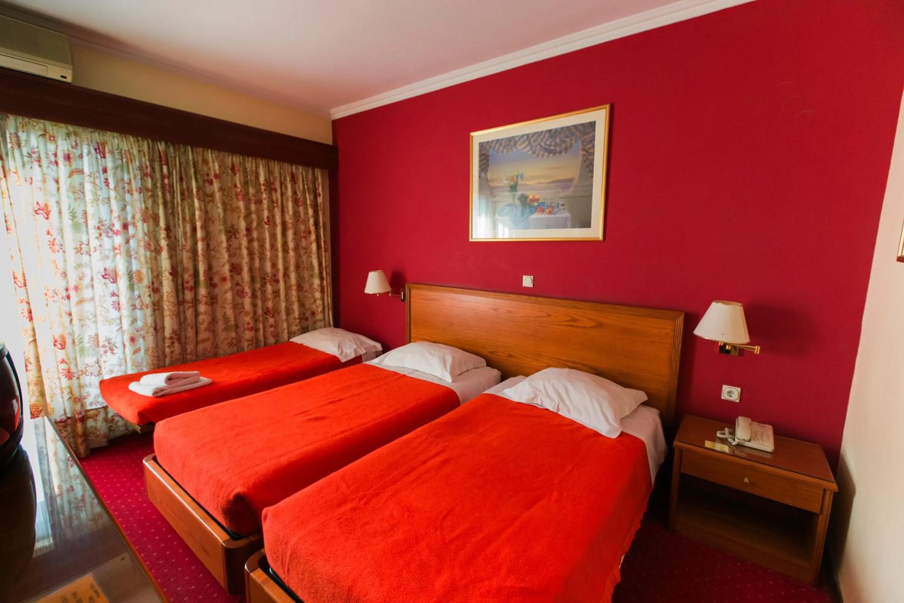 Photo of the whole room, Bed in Grand Hotel