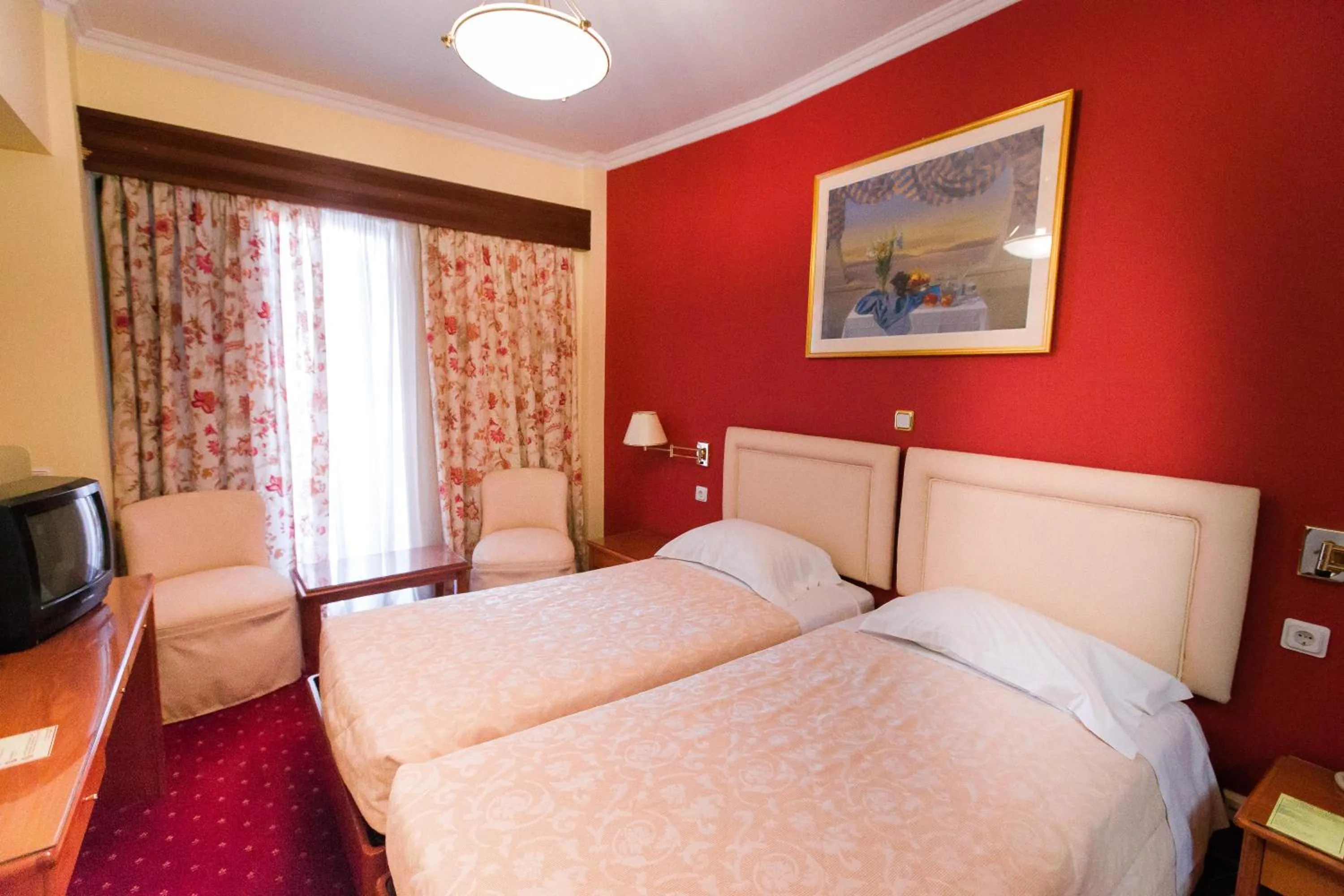 Photo of the whole room, Bed in Grand Hotel