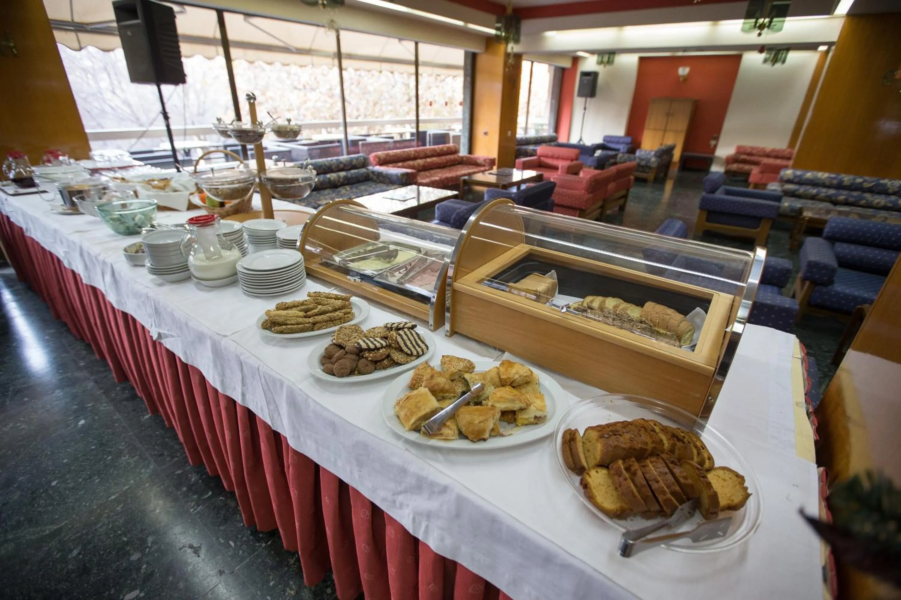 Coffee/tea facilities in Grand Hotel