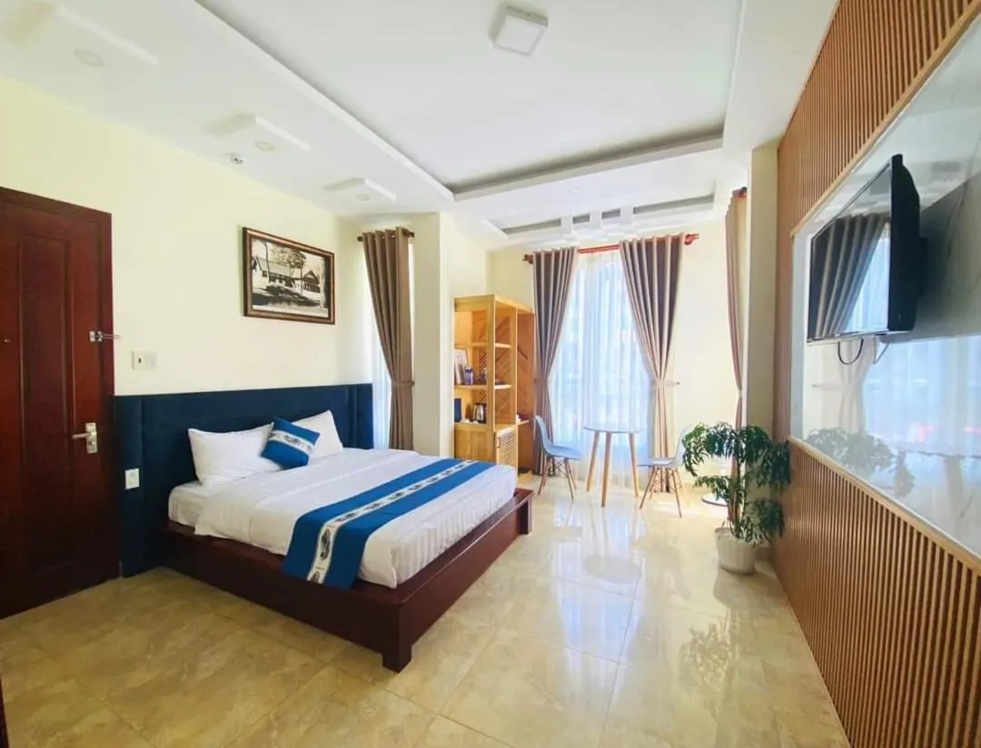 Bedroom, Bed in Hoang Quan Hotel
