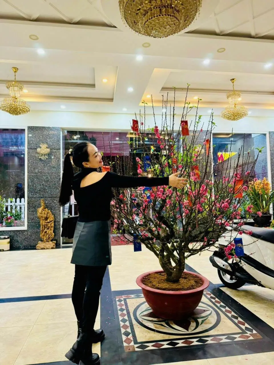 People in Hoang Quan Hotel