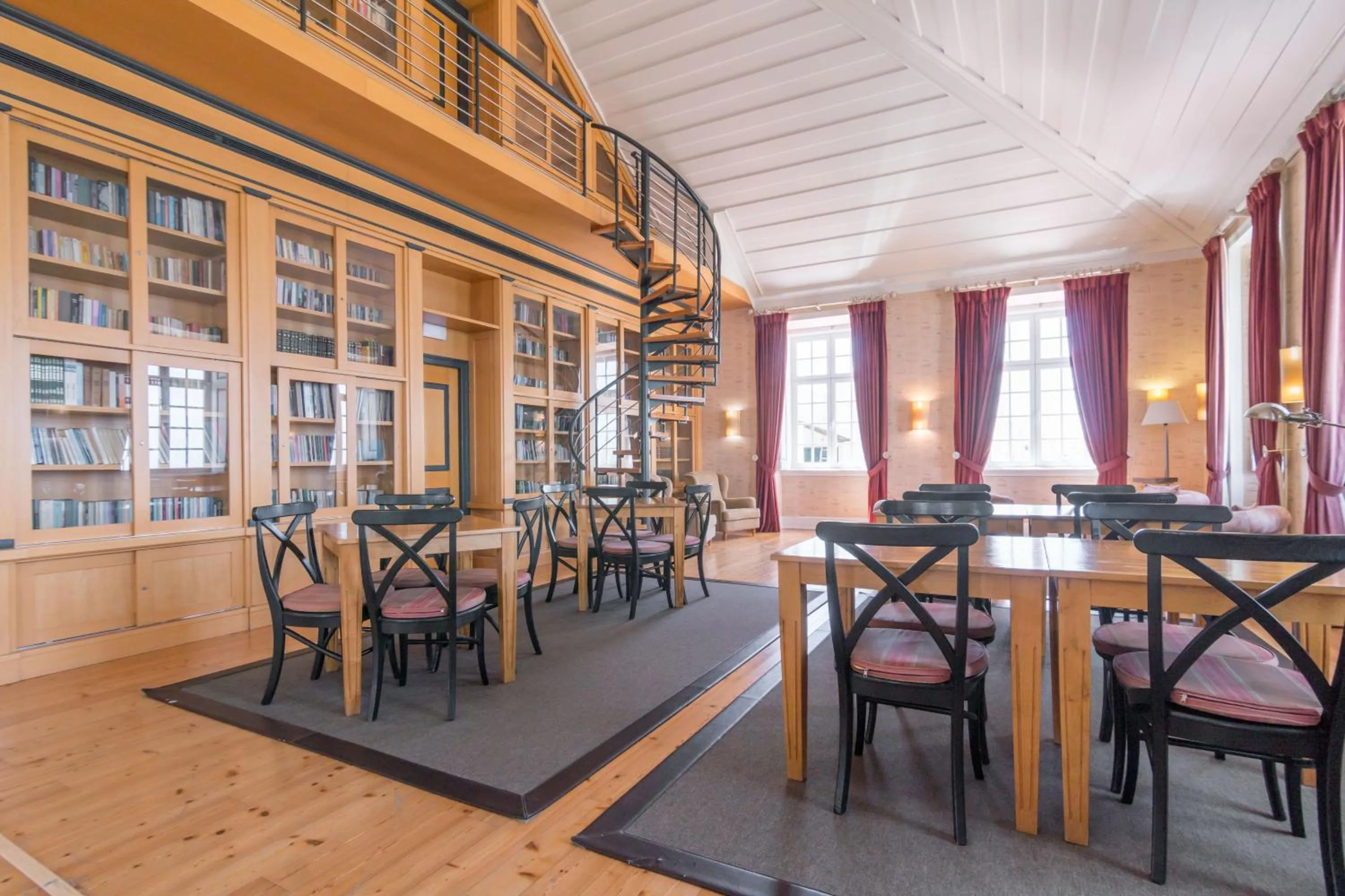 Library in Casa do Médico de São Rafael