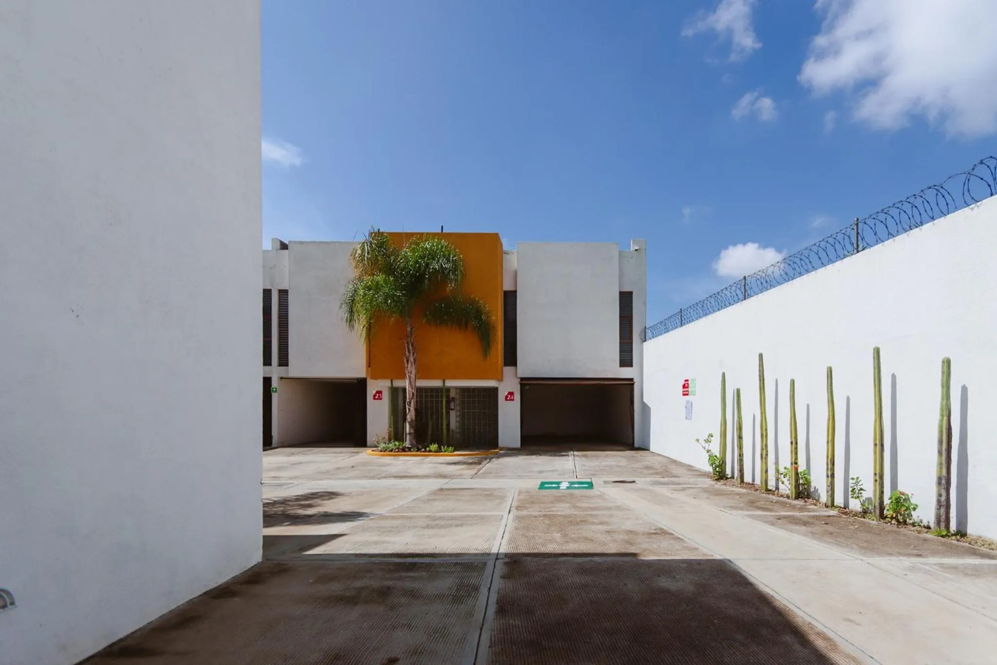 Property building in Auto Hotel Las Maravillas