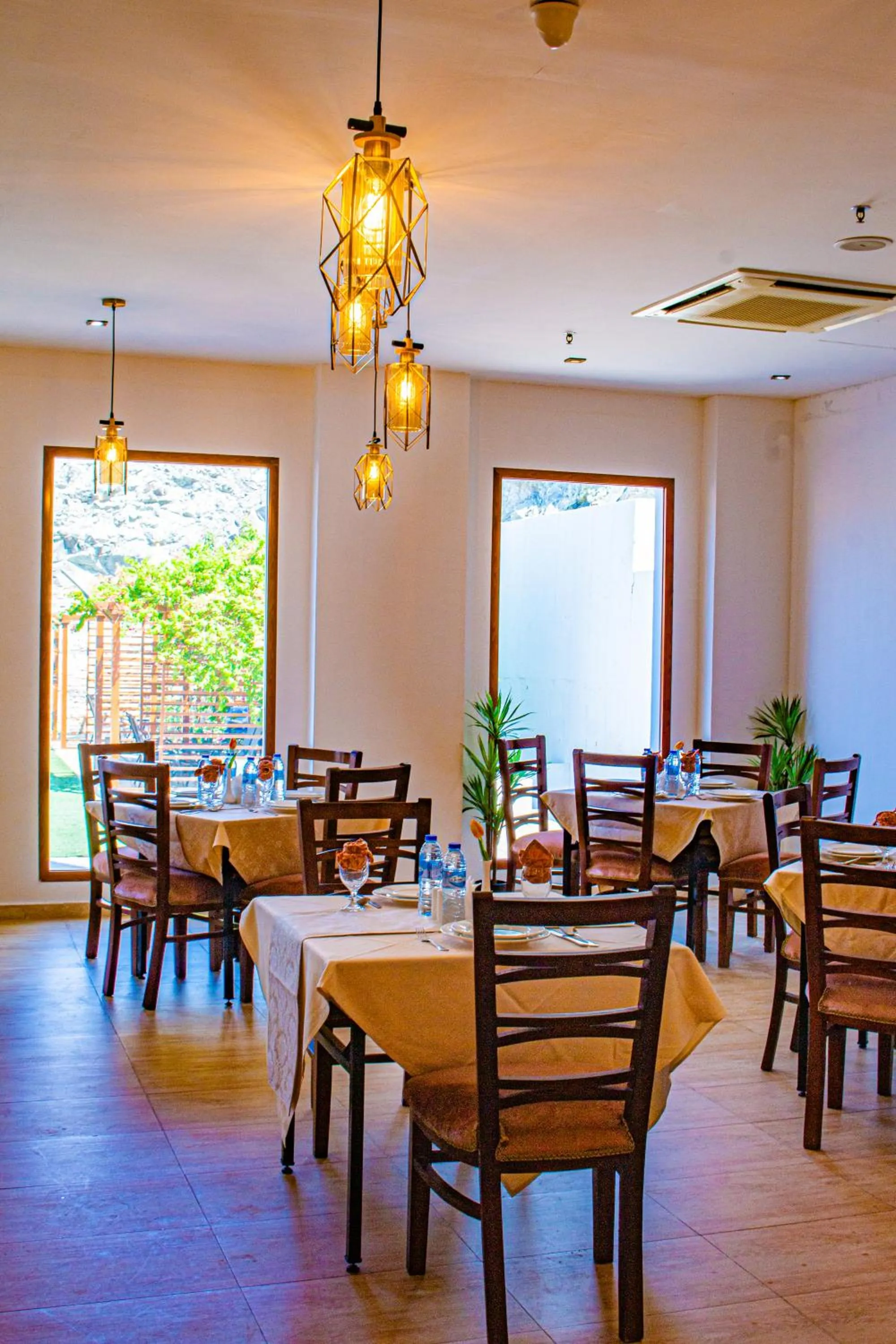 Restaurant/places to eat in Riyam Hotel