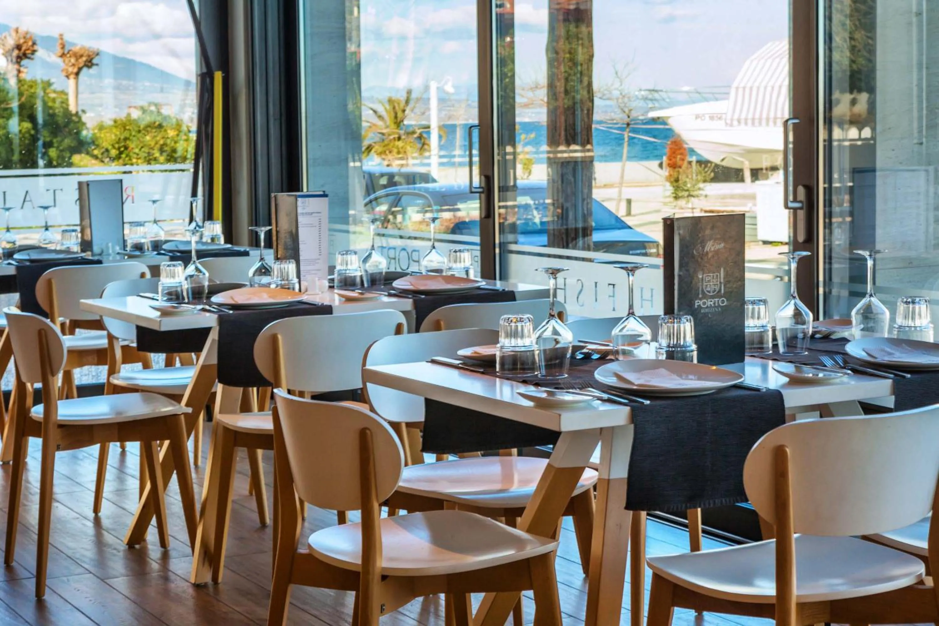 Restaurant/places to eat in Porto Marine Hotel