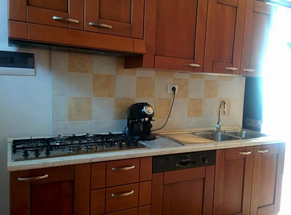 Communal kitchen in La Meridiana Bed & Bike