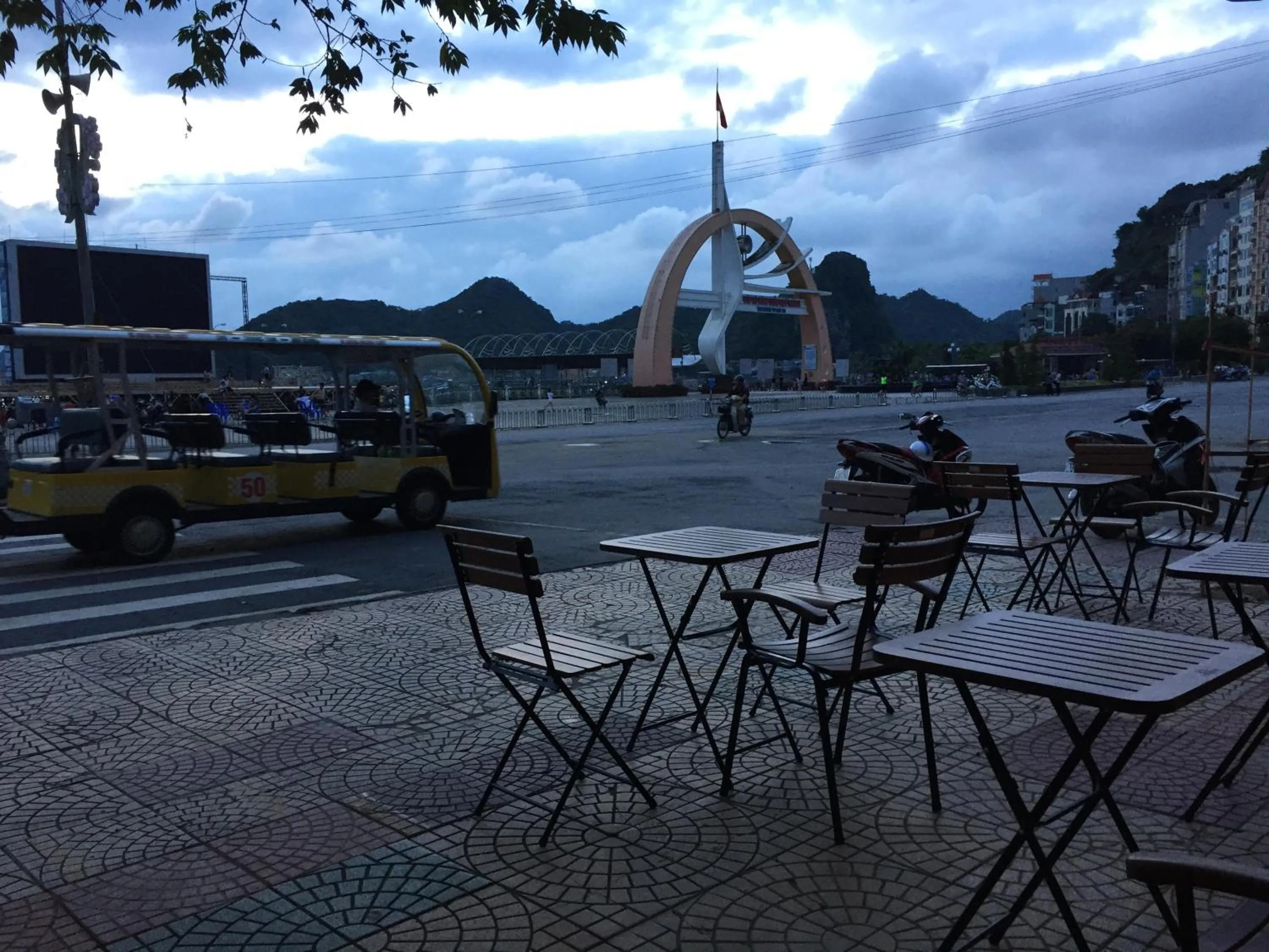 Restaurant/places to eat in Catba Dream Hotel