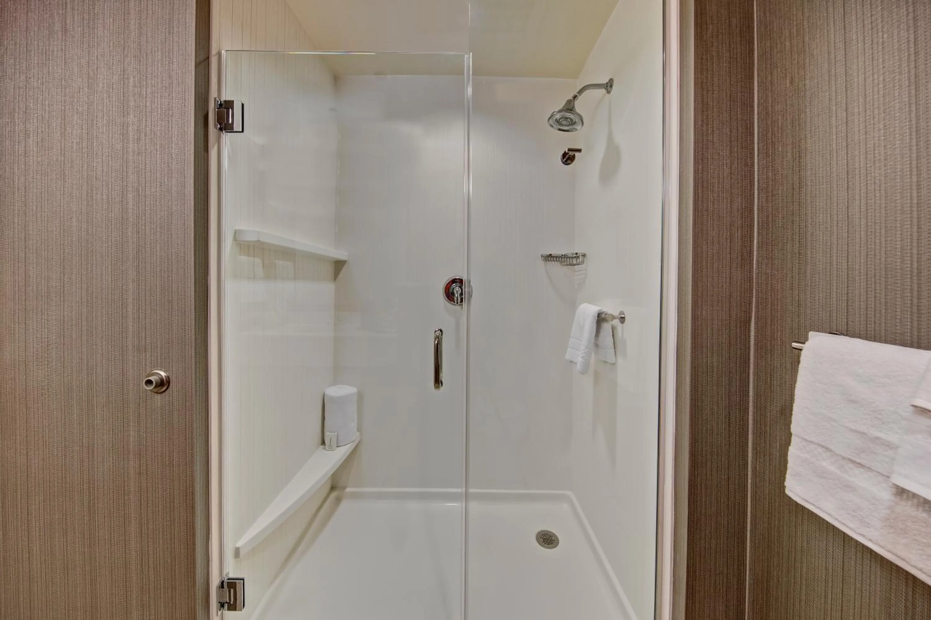 Courtyard by Marriott Westbury Long Island