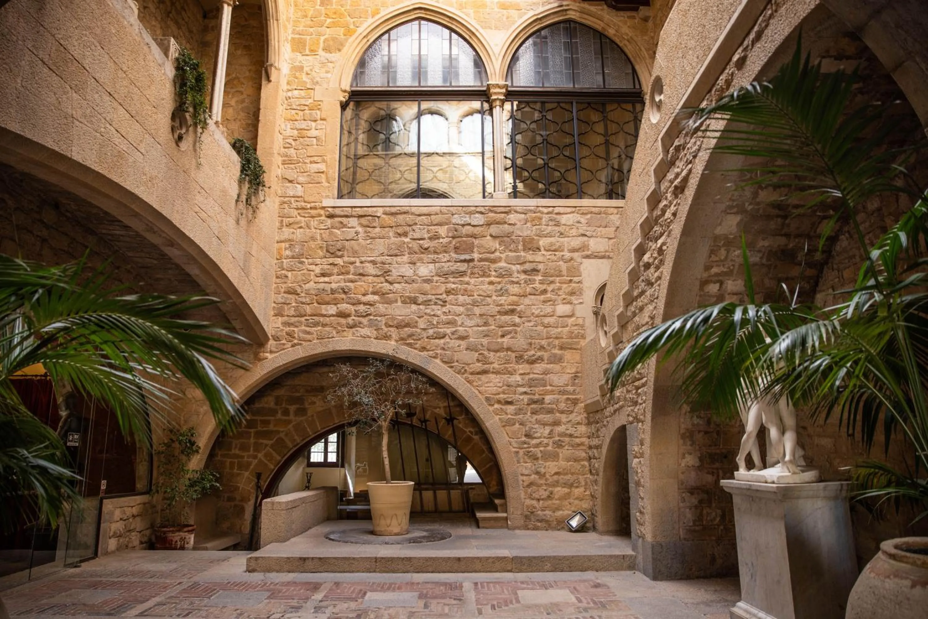 Inner courtyard view in RVHotels Palau Lo Mirador