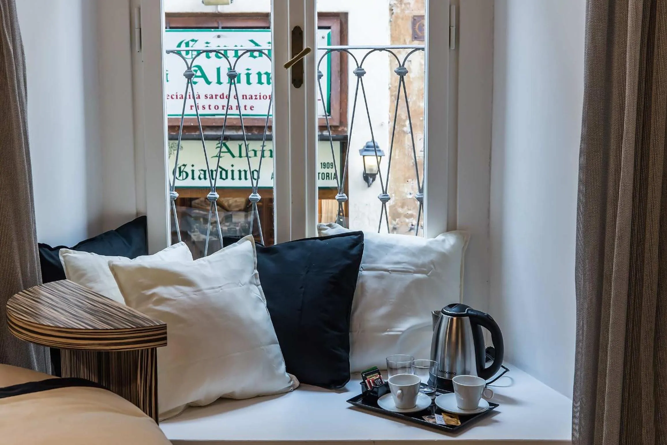 Photo of the whole room, Bed in Spagna Luxury'n Trevi