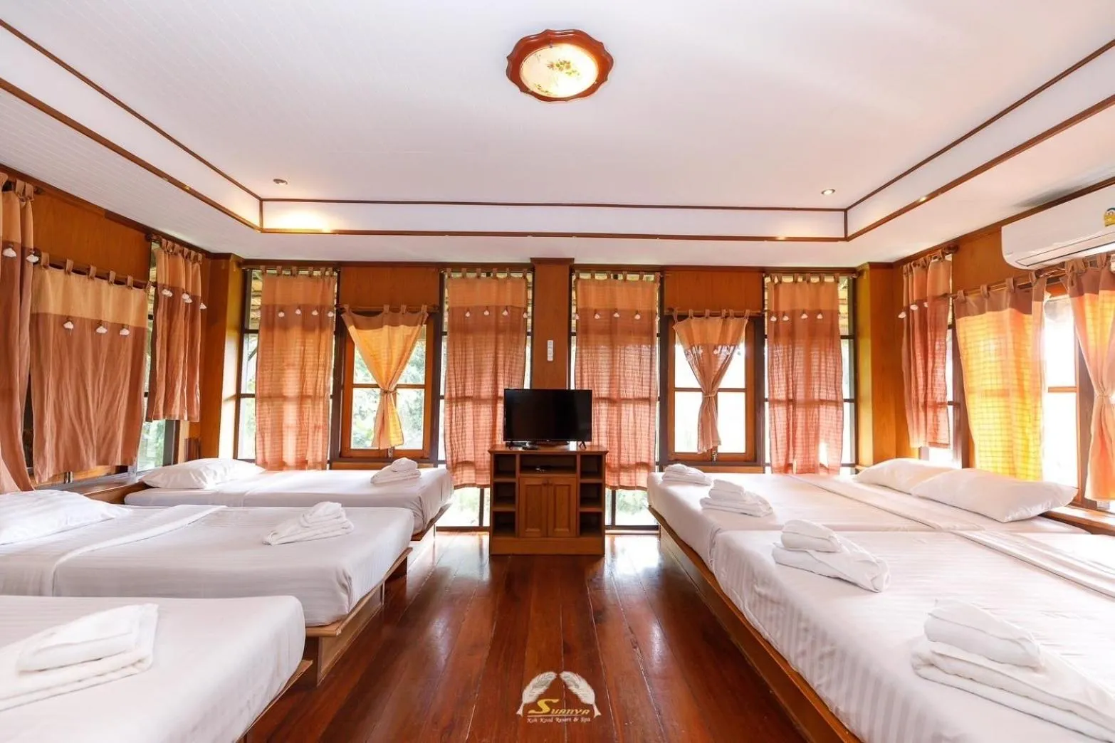 Bed in Suanya Kohkood Resort and Spa