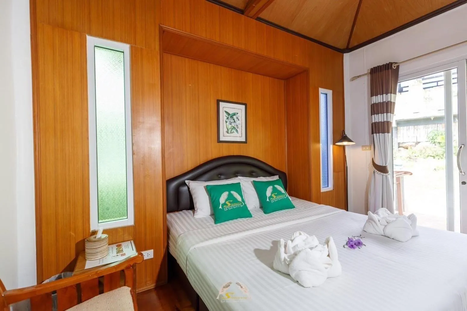 Bed in Suanya Kohkood Resort and Spa