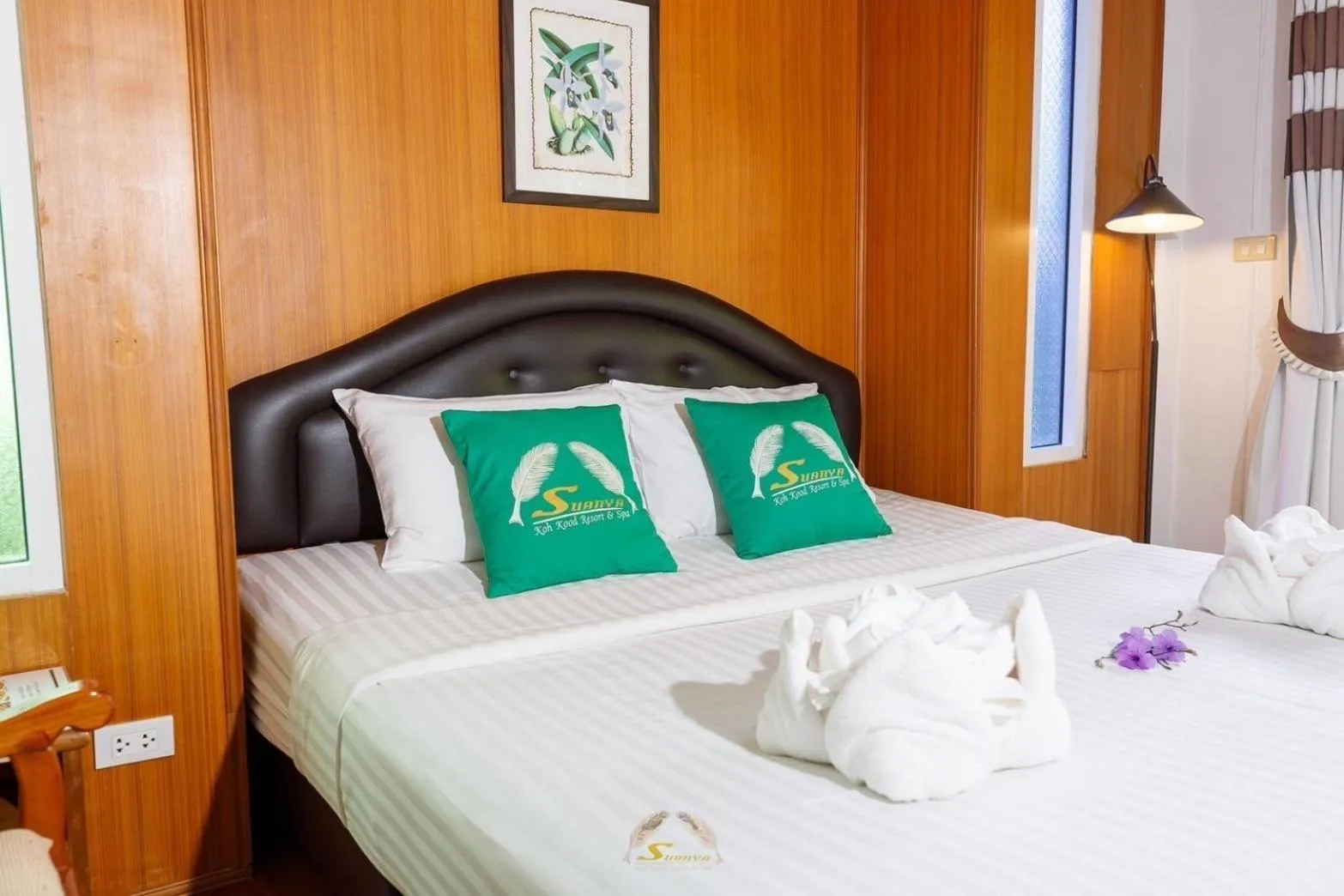 Bed in Suanya Kohkood Resort and Spa