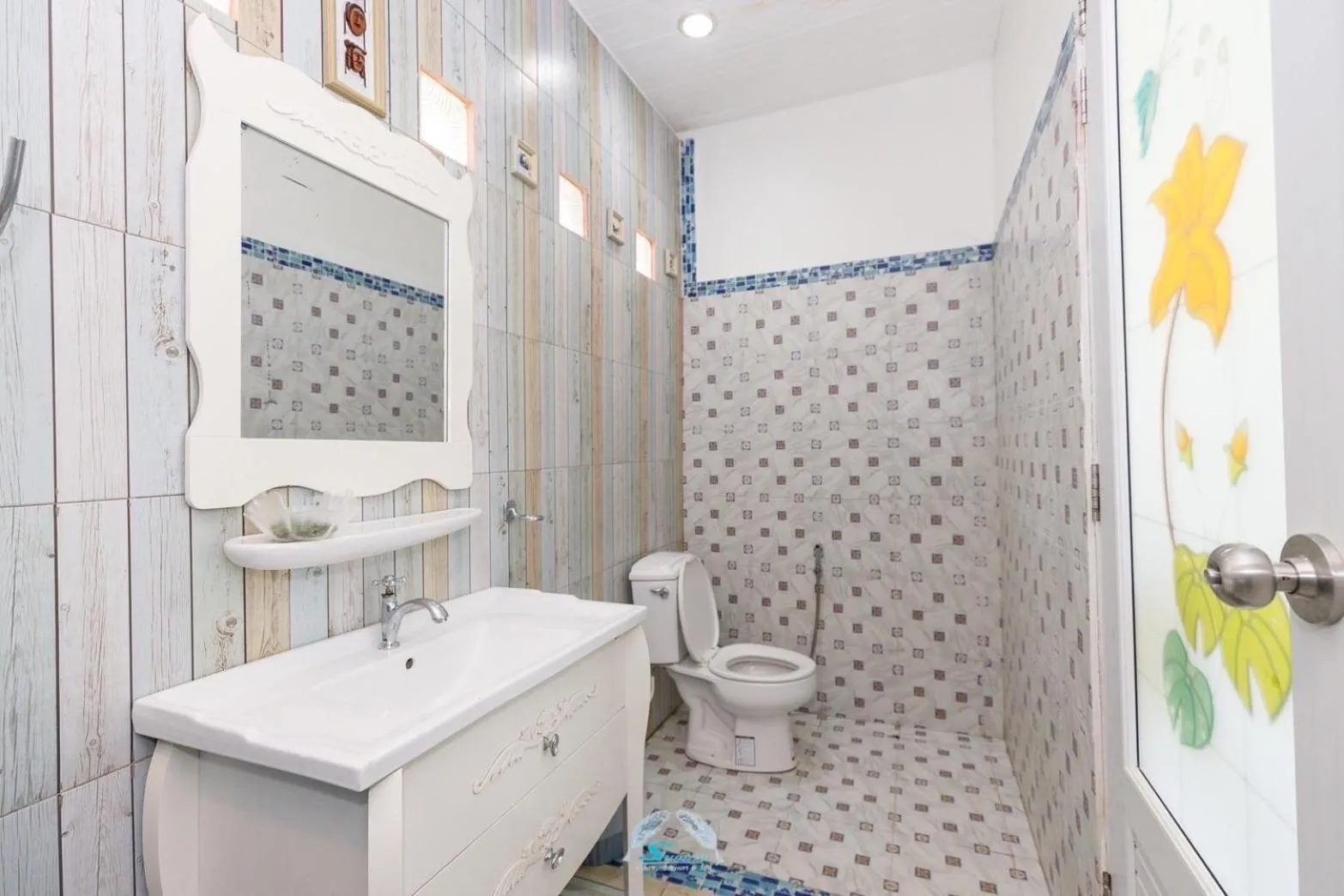 Toilet in Suanya Kohkood Resort and Spa