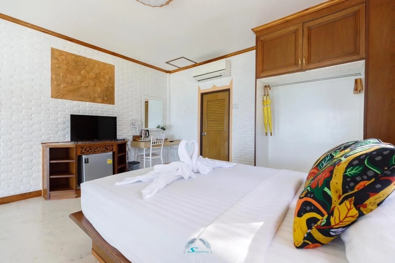 Bed in Suanya Kohkood Resort and Spa