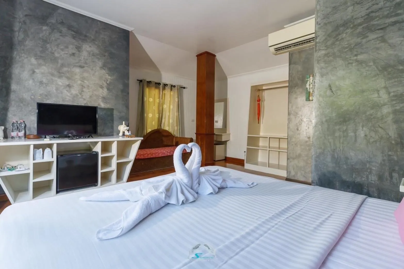 Bed in Suanya Kohkood Resort and Spa