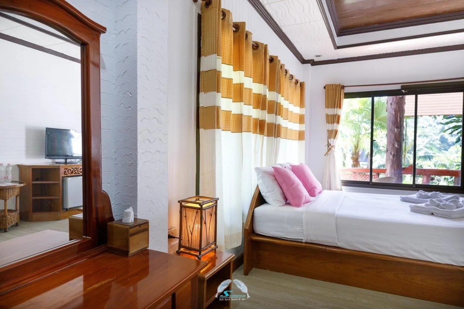 Bed in Suanya Kohkood Resort and Spa
