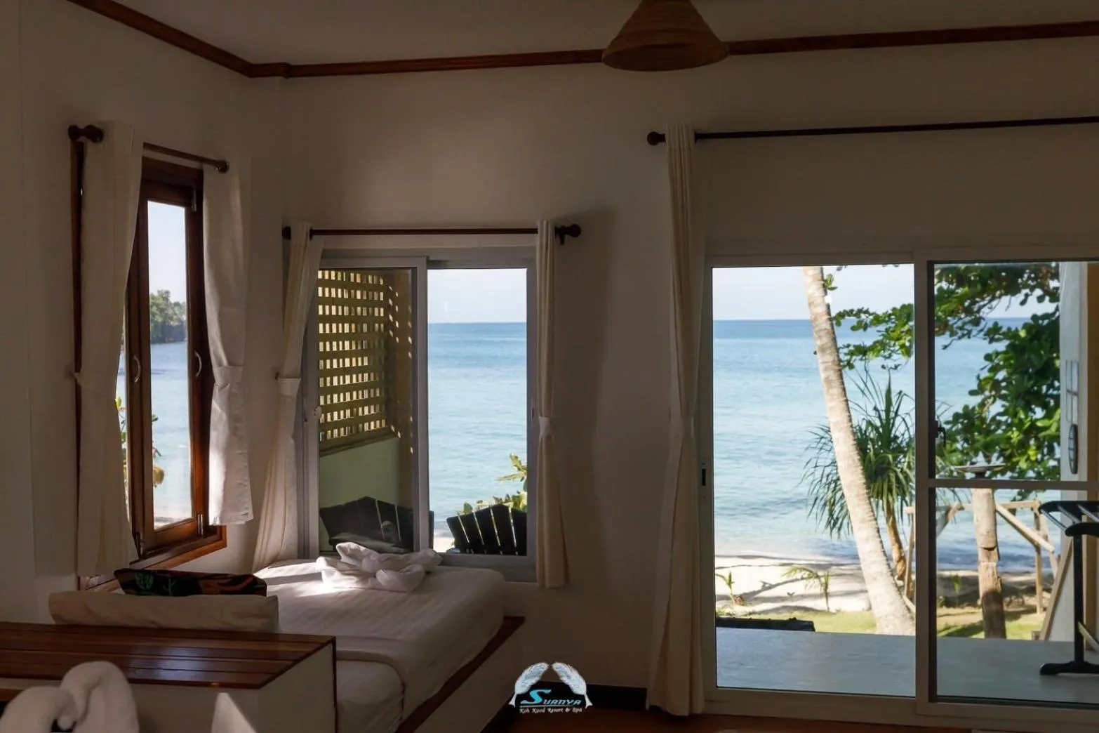 Bed in Suanya Kohkood Resort and Spa