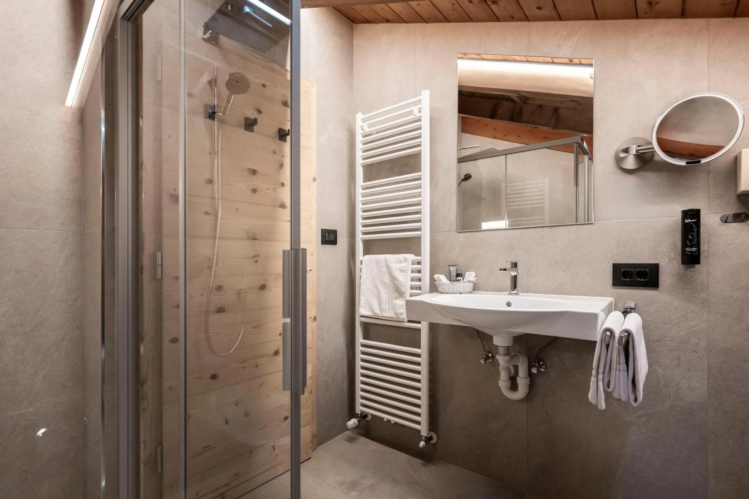 Bathroom in Charmehotel Uhrerhof - Deur