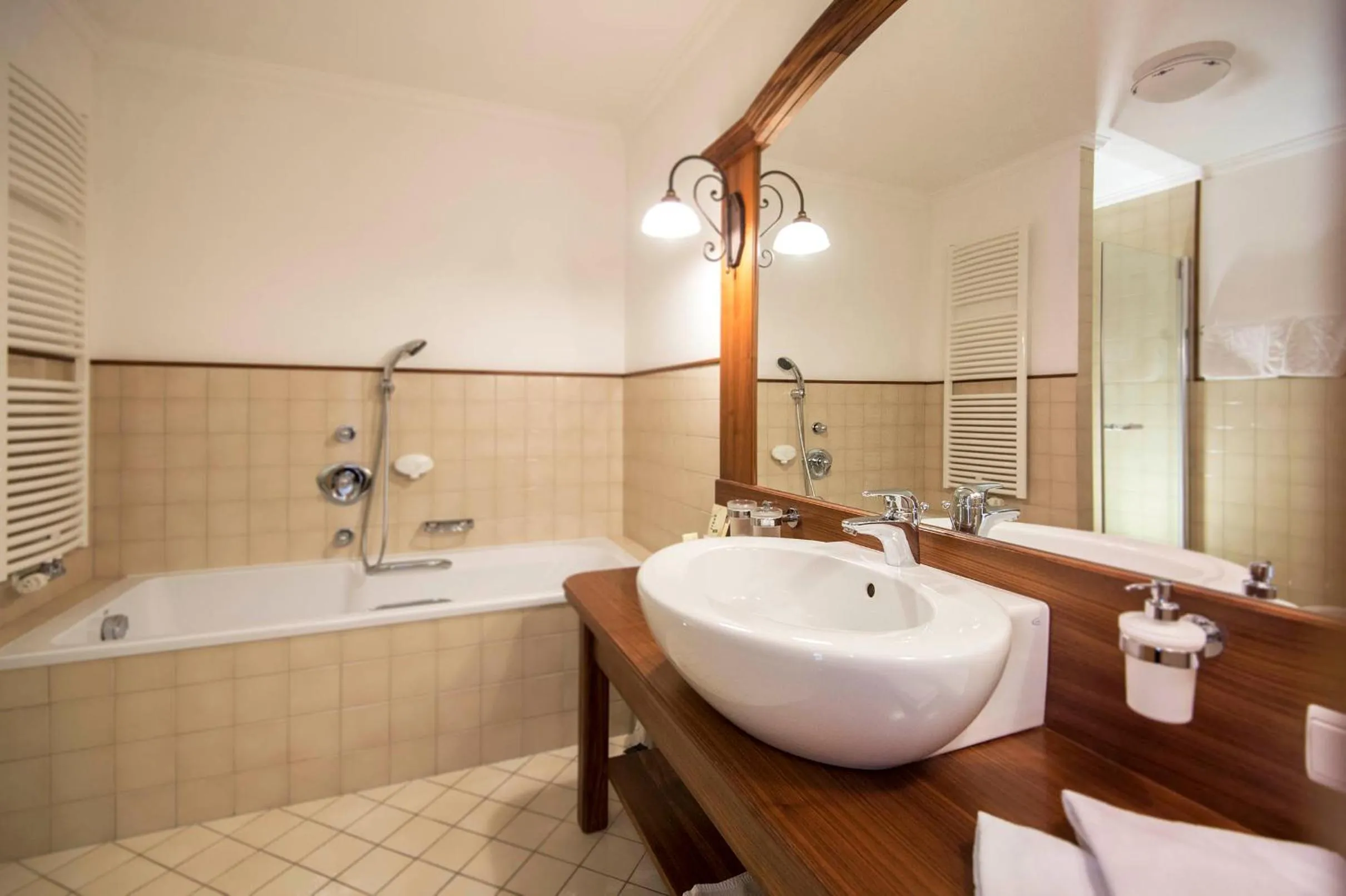 Bathroom in Charmehotel Uhrerhof - Deur
