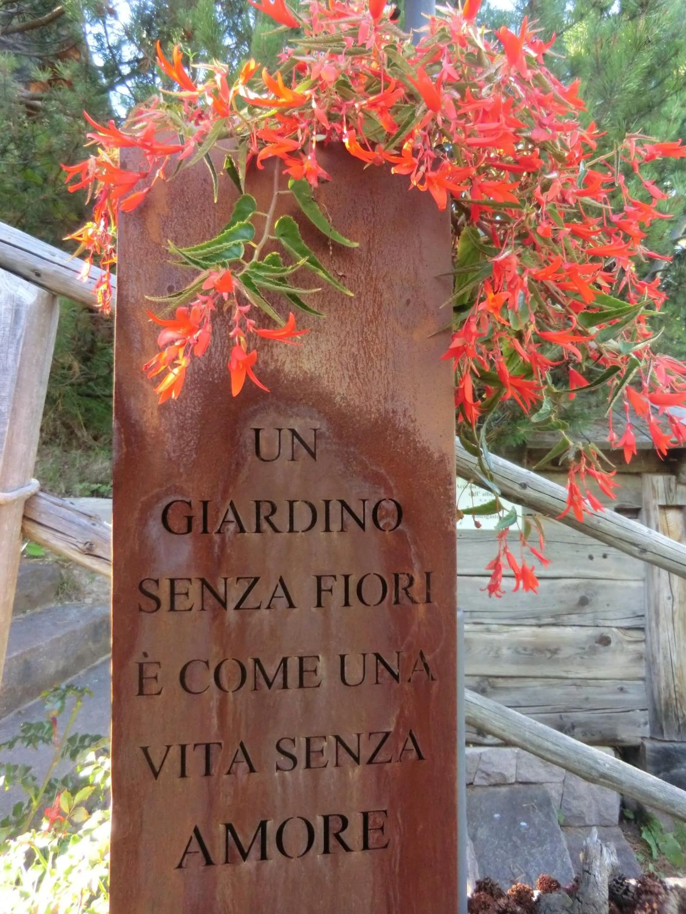 Garden in Charmehotel Uhrerhof - Deur