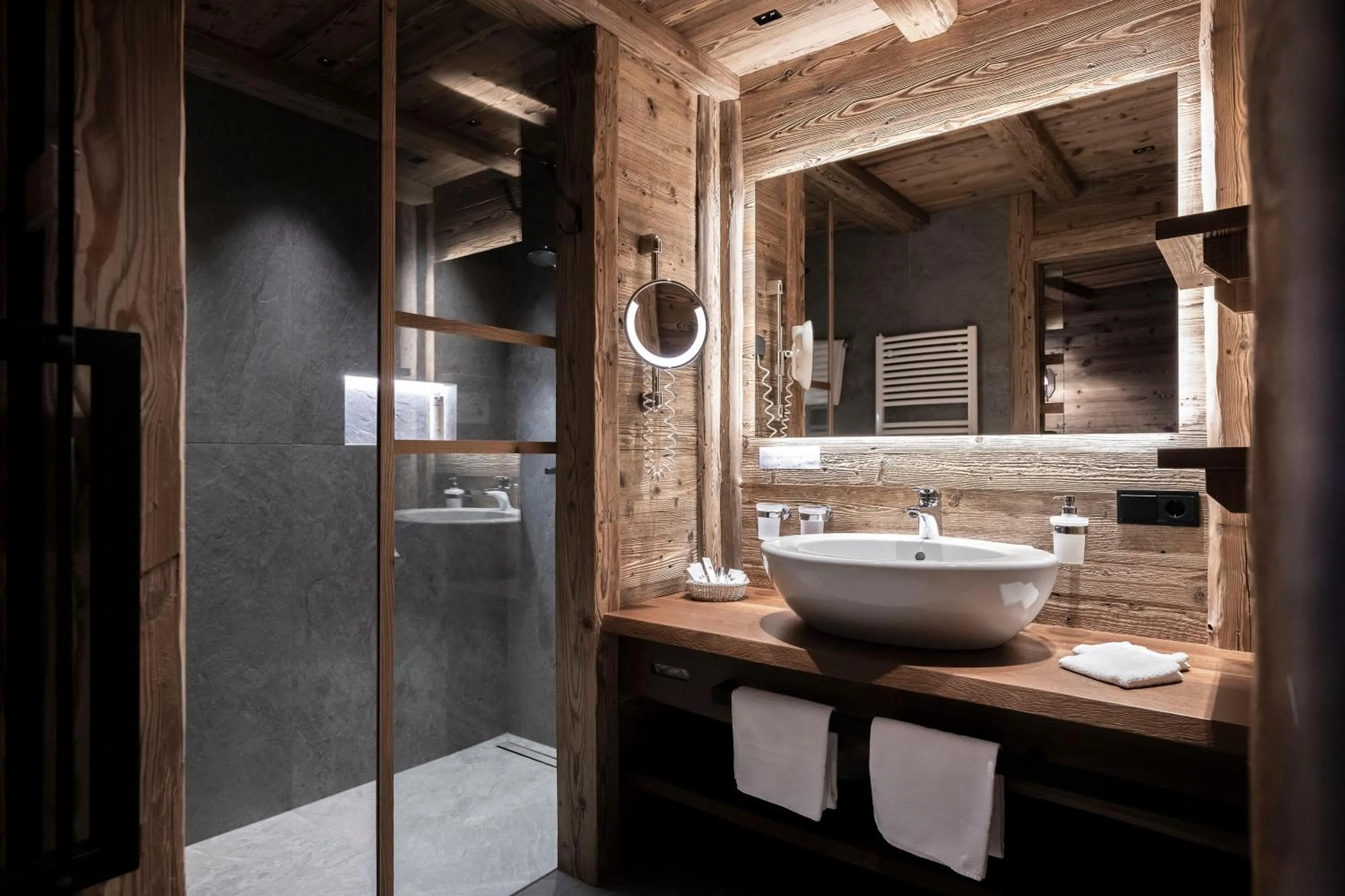 Shower in Charmehotel Uhrerhof - Deur