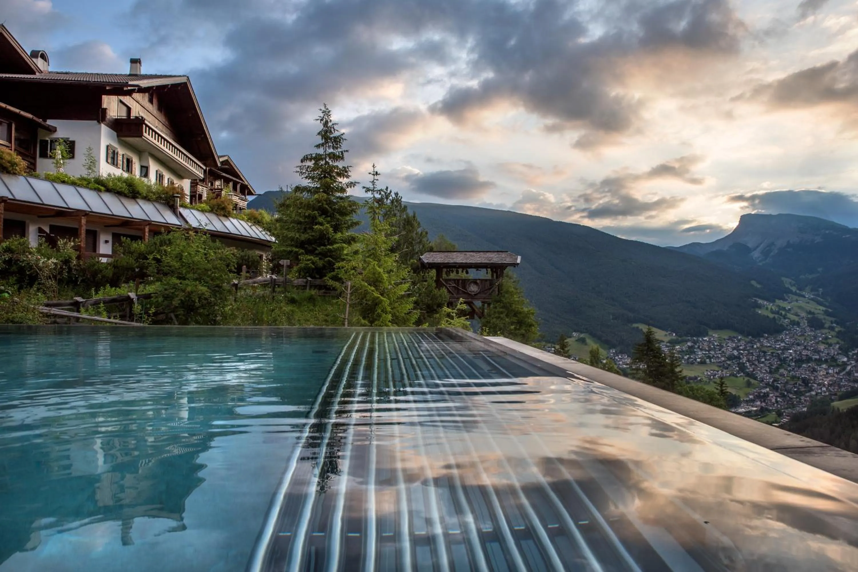 Swimming pool in Charmehotel Uhrerhof - Deur