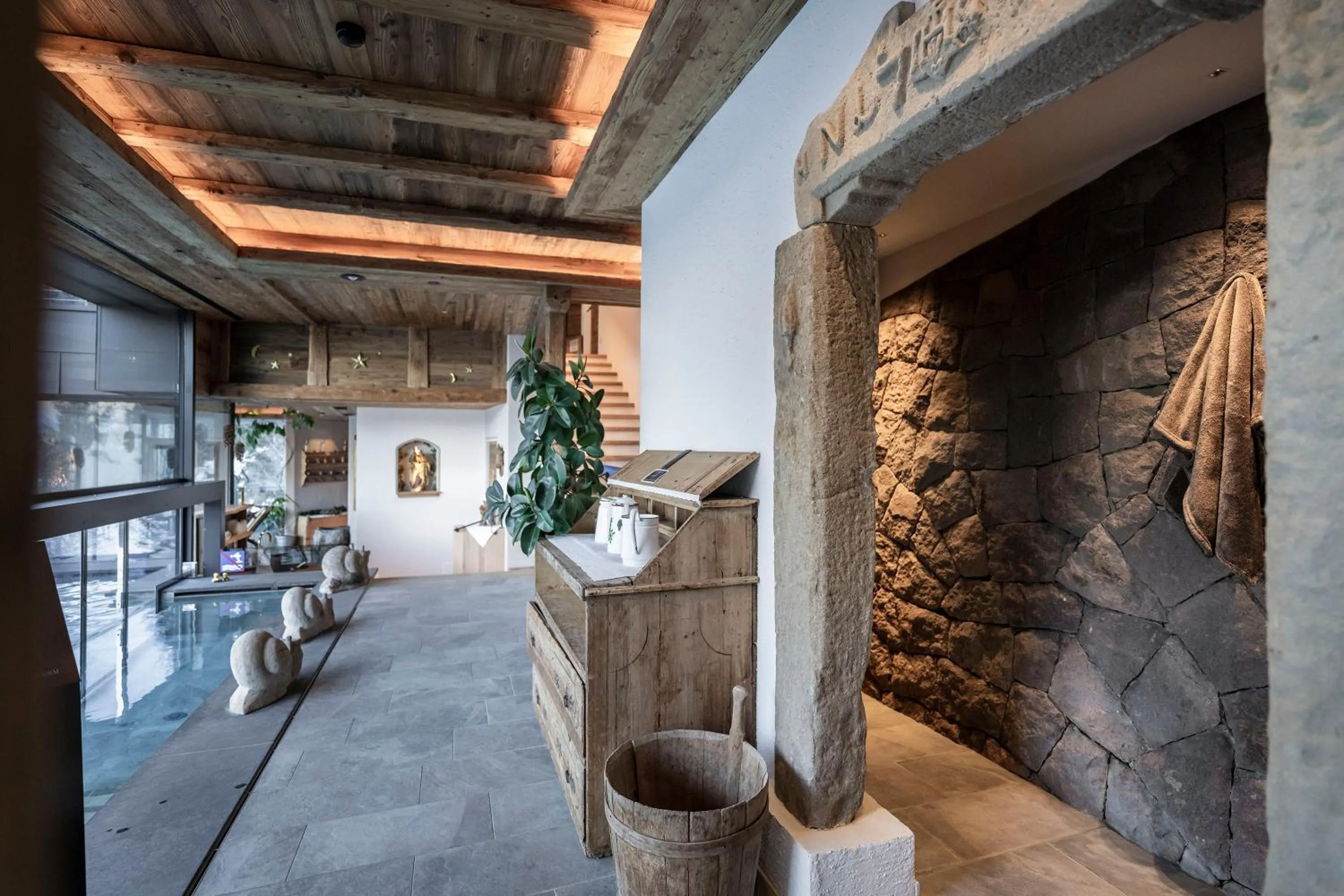 Swimming pool in Charmehotel Uhrerhof - Deur