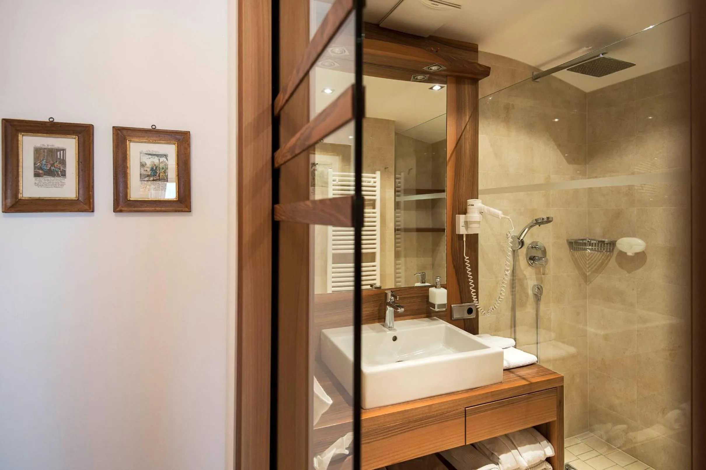 Bathroom in Charmehotel Uhrerhof - Deur