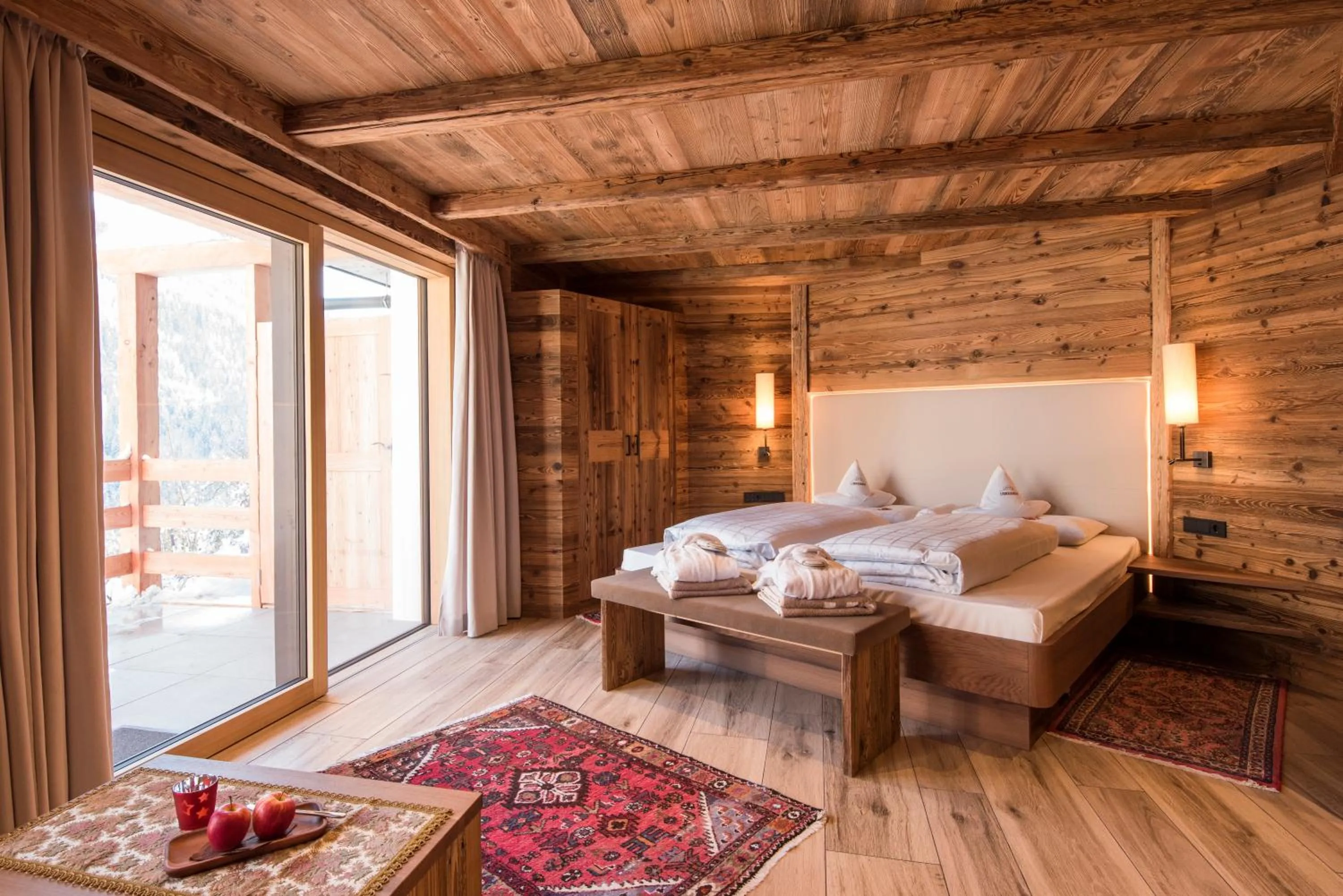 Photo of the whole room, Bed in Charmehotel Uhrerhof - Deur