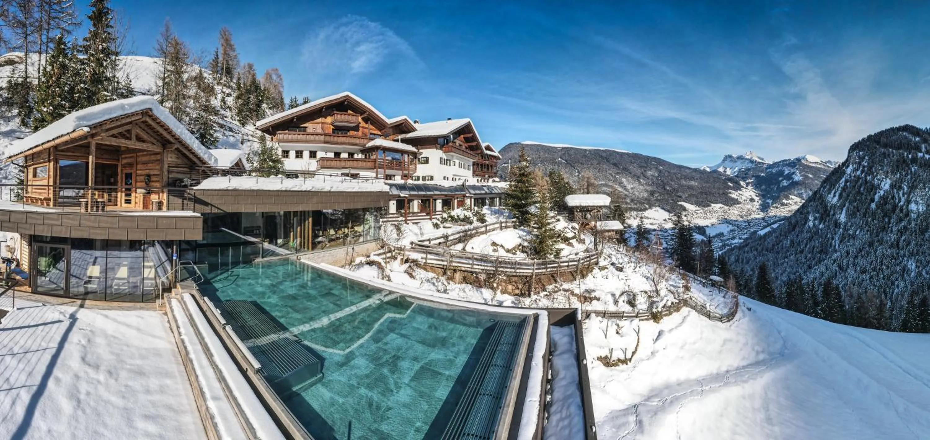 Property building in Charmehotel Uhrerhof - Deur