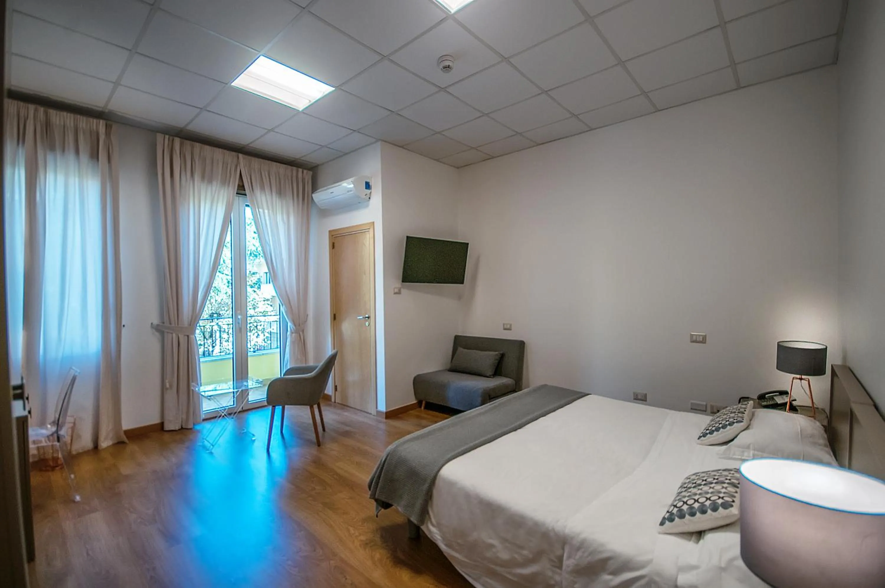 Photo of the whole room, Bed in Villa Albina