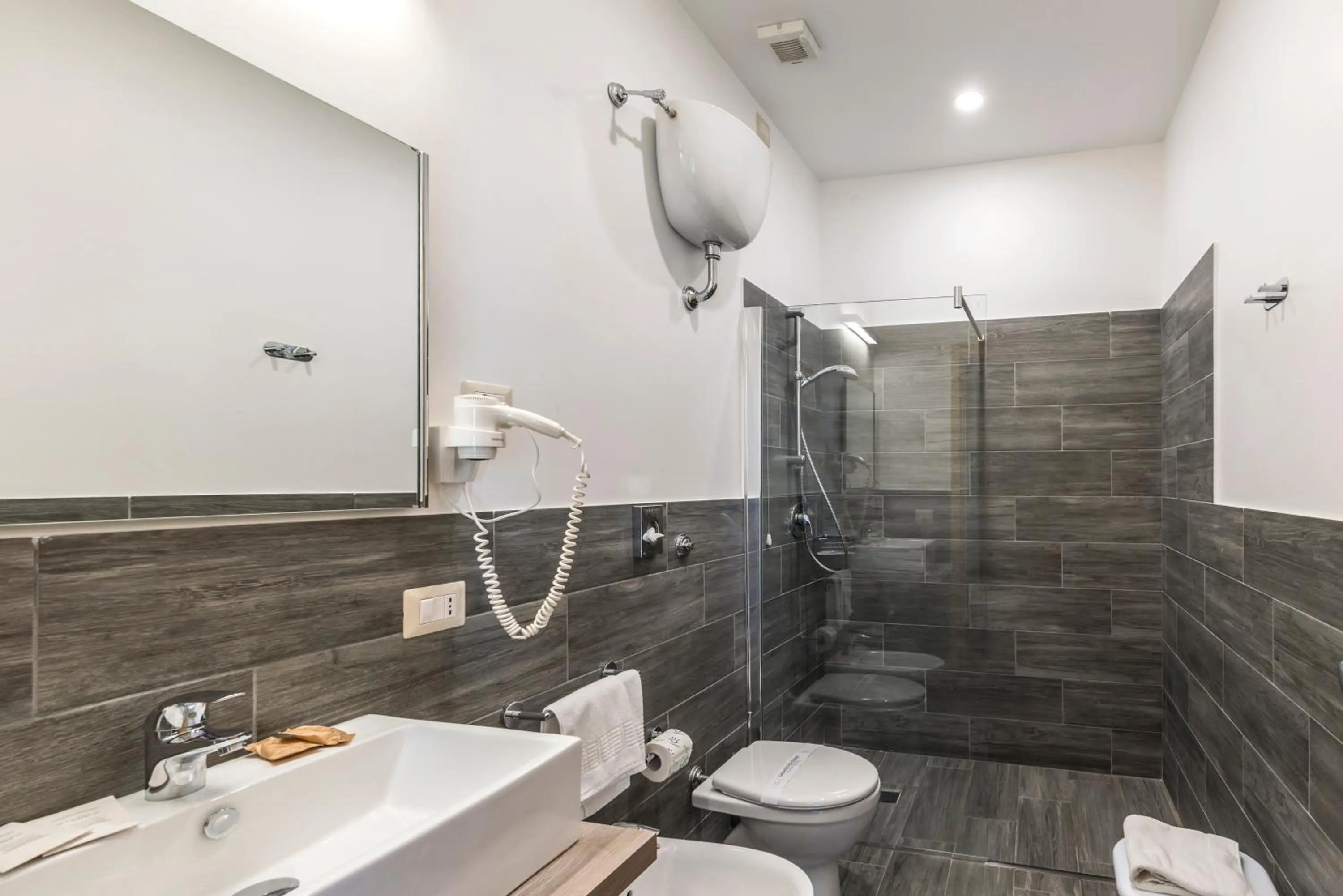 Shower in Villa Albina