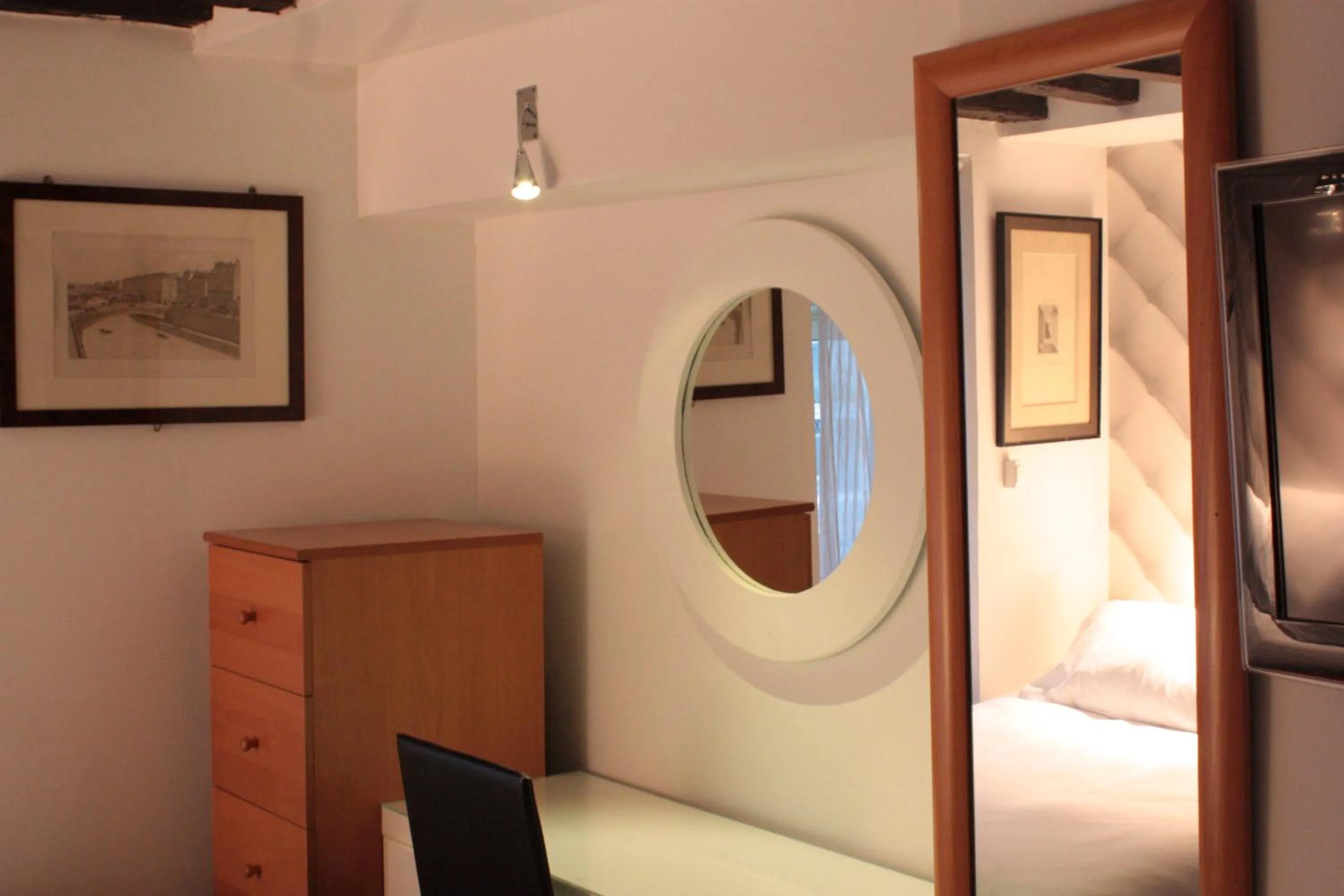 Decorative detail in Hotel Hauteville Opera