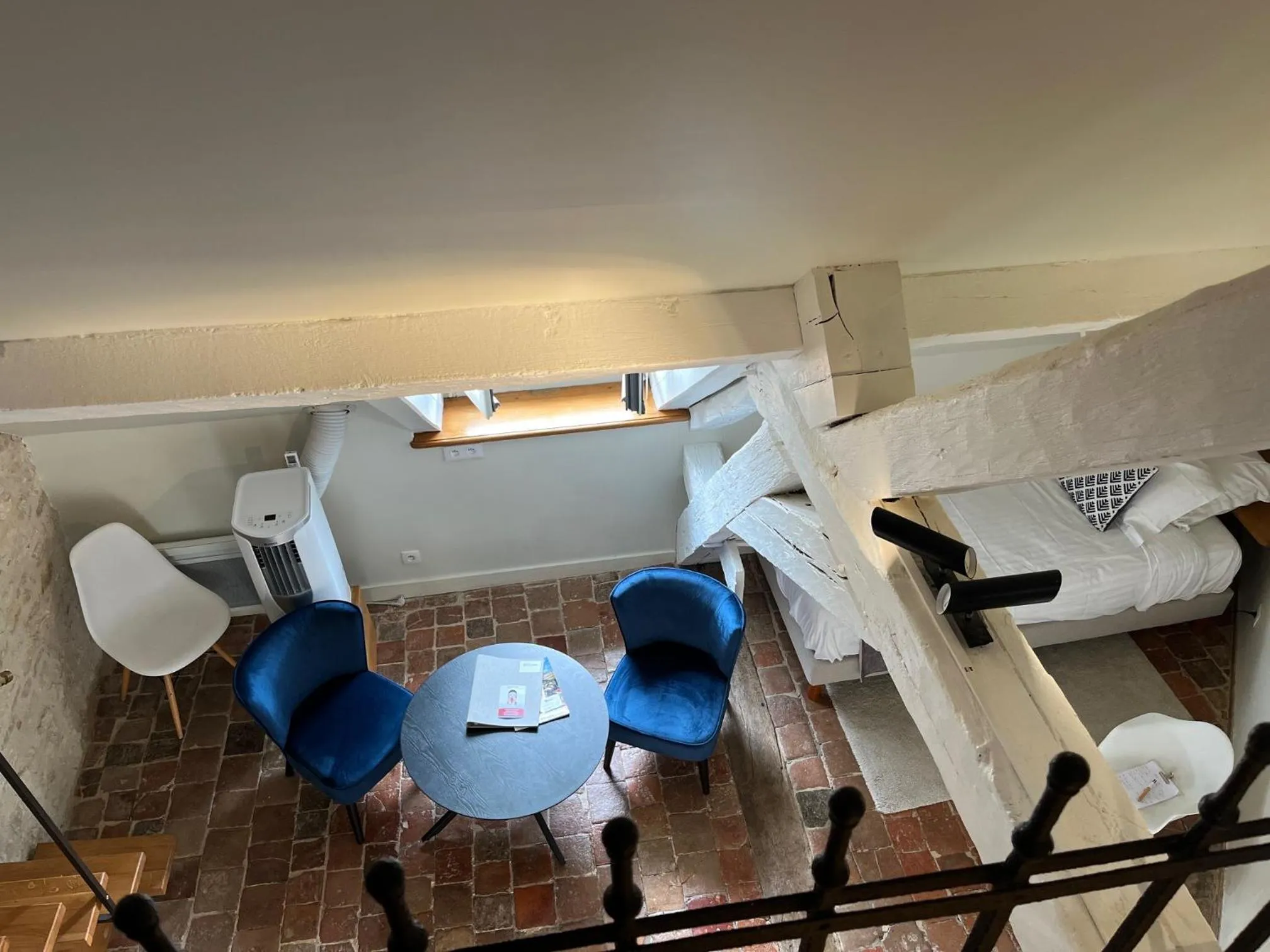 Les Glycines Vézelay