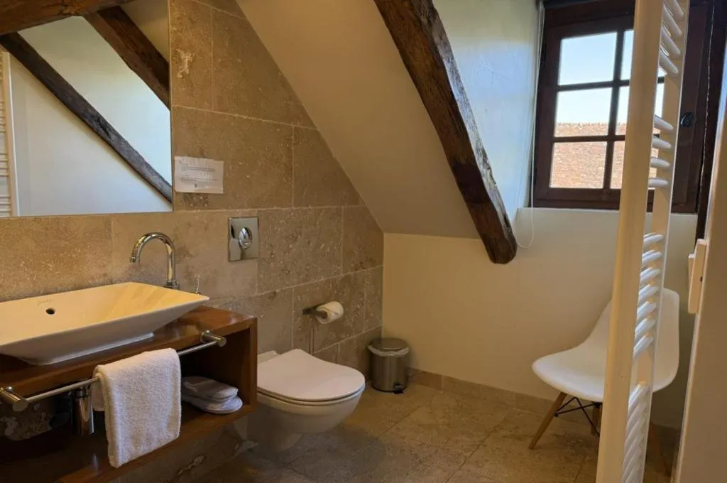 Les Glycines Vézelay