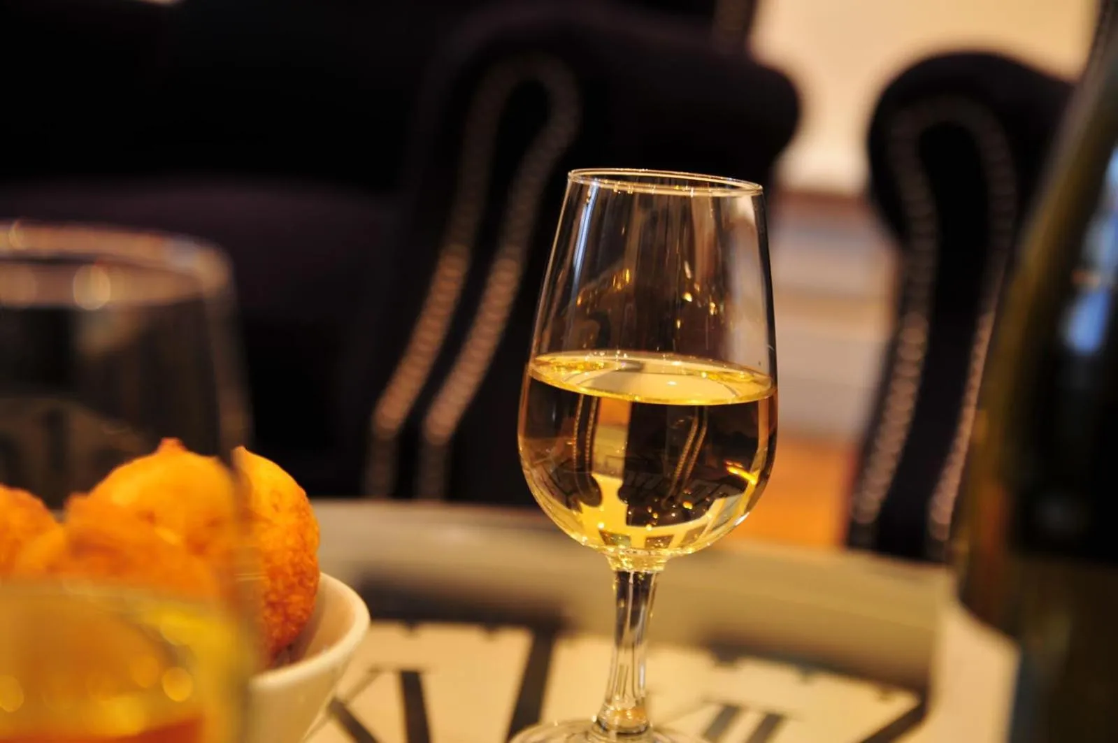 Communal lounge/ TV room in Les Glycines Vézelay