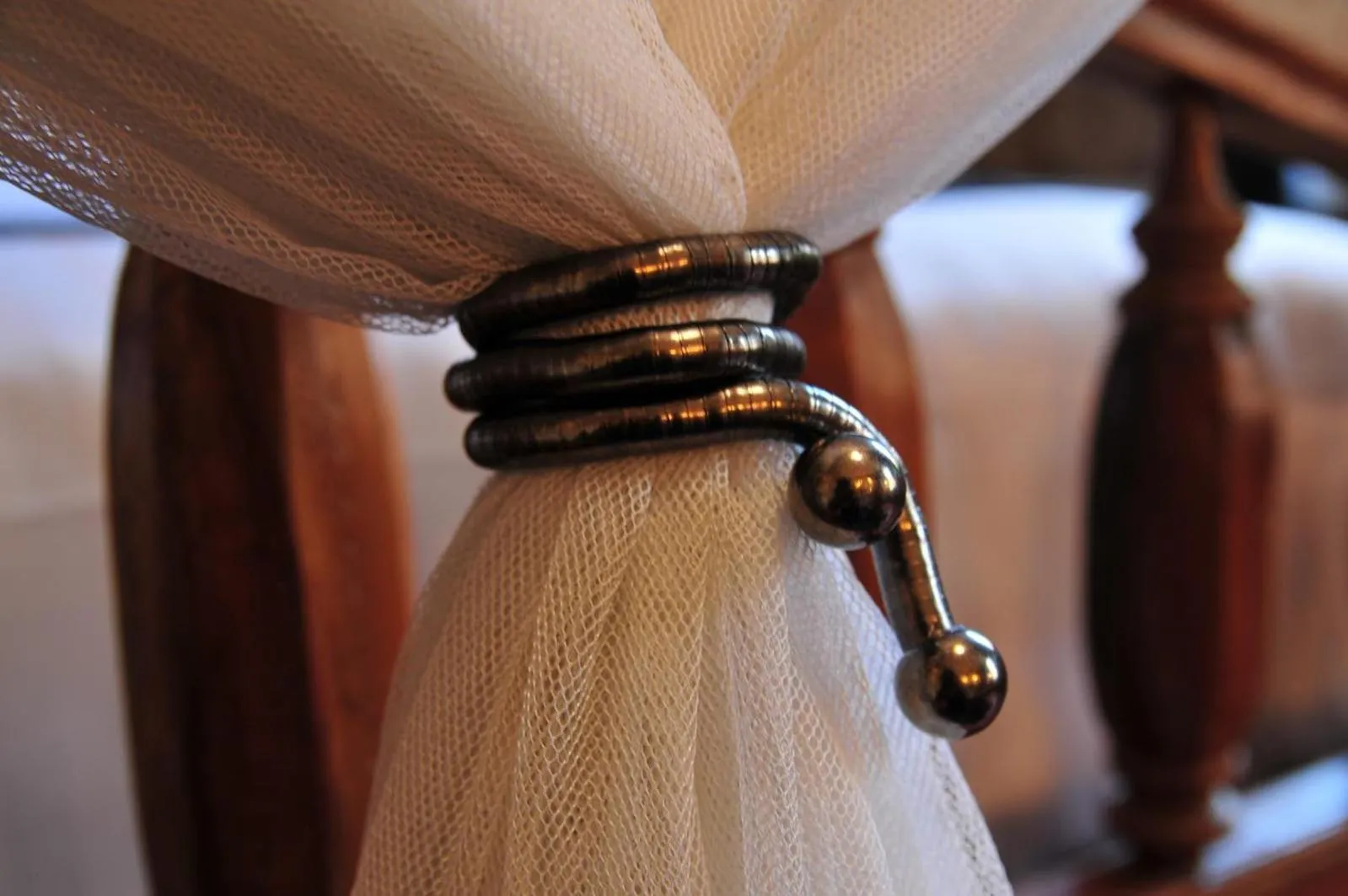 Decorative detail in Les Glycines Vézelay