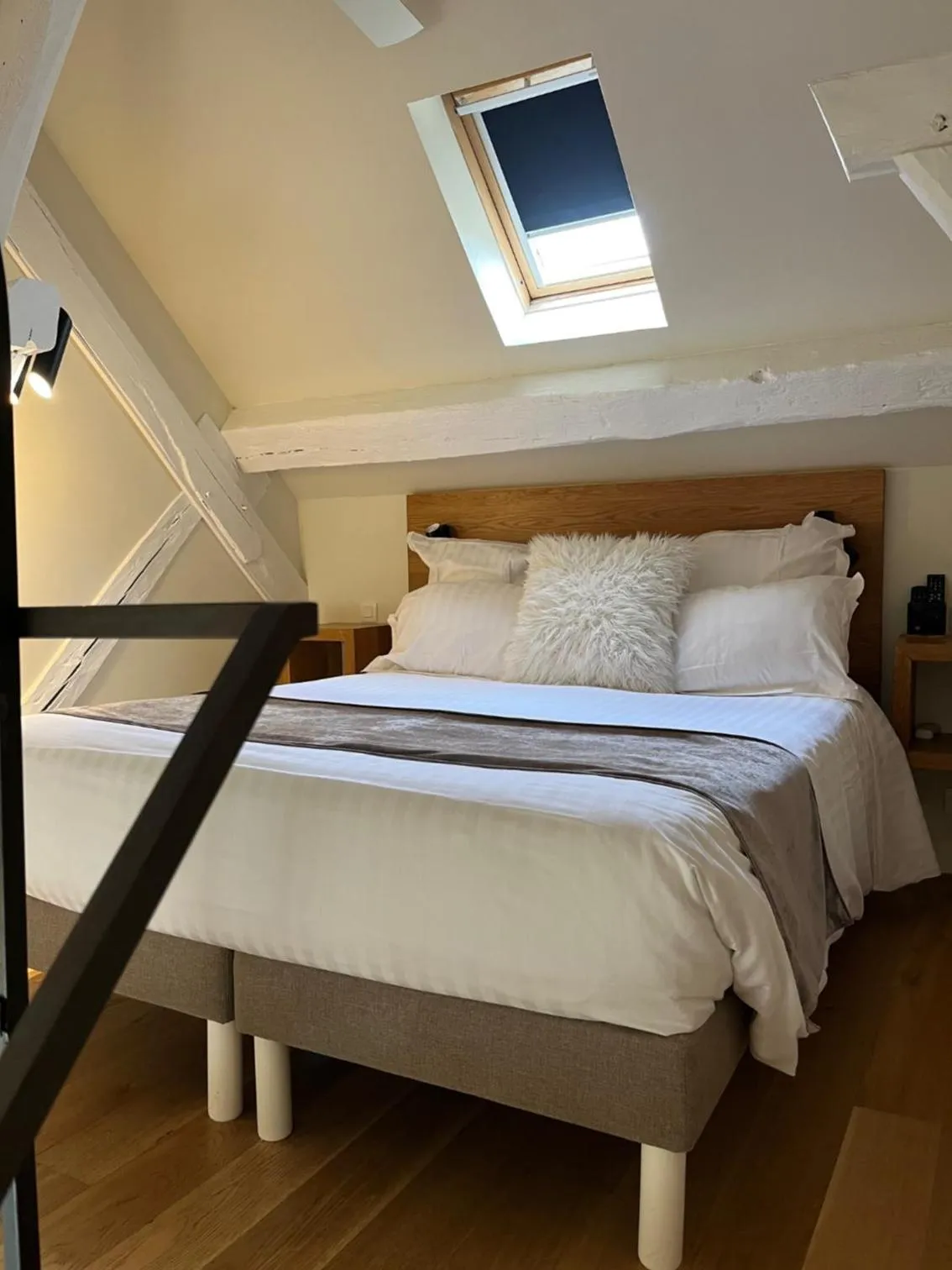 Bed in Les Glycines Vézelay