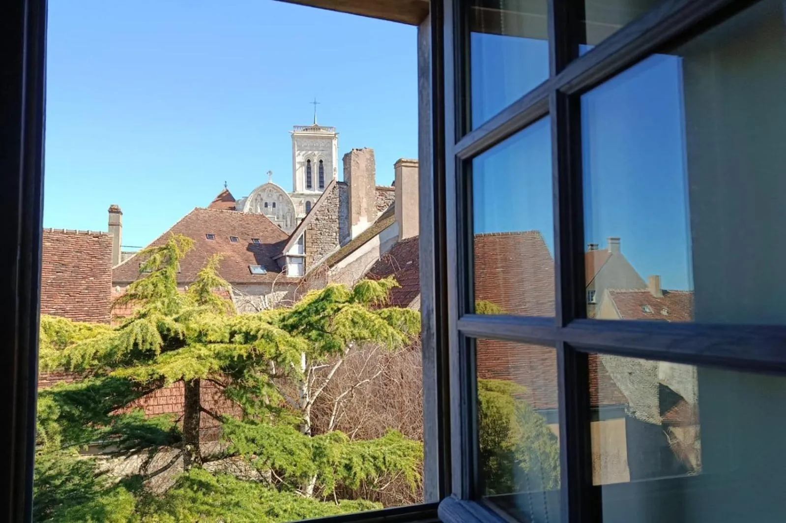 Les Glycines Vézelay