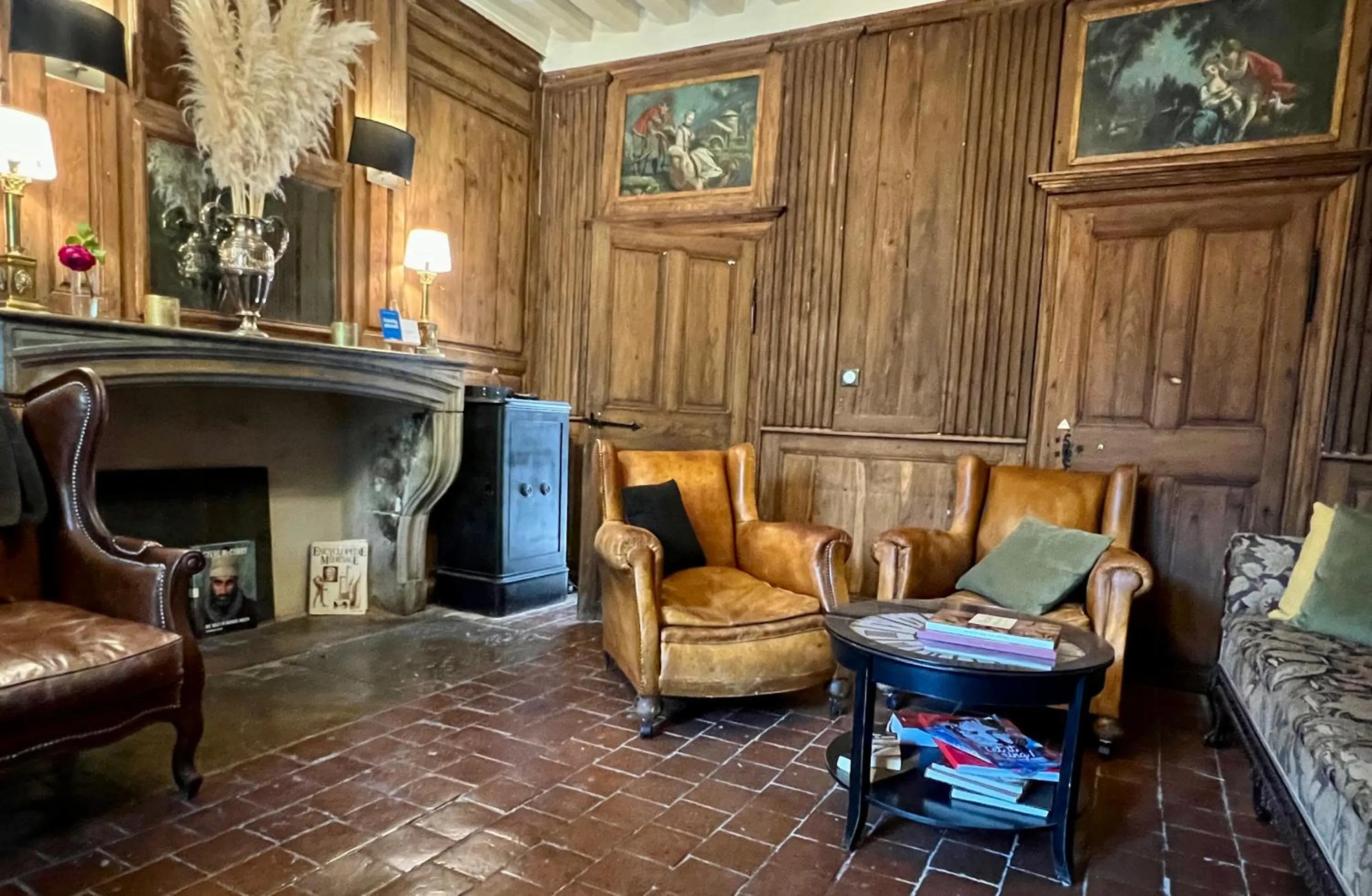Lobby or reception in Les Glycines Vézelay