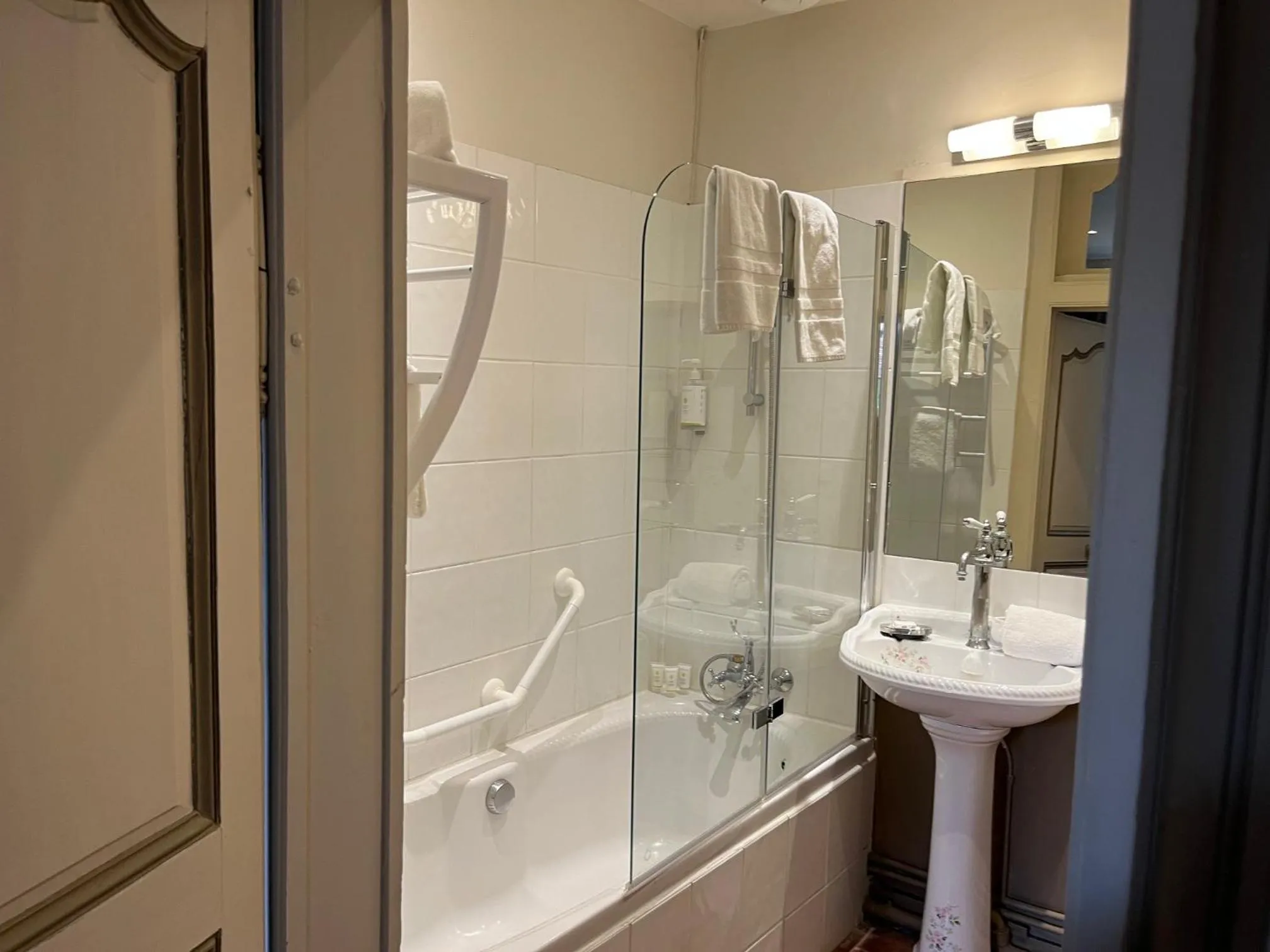 Les Glycines Vézelay