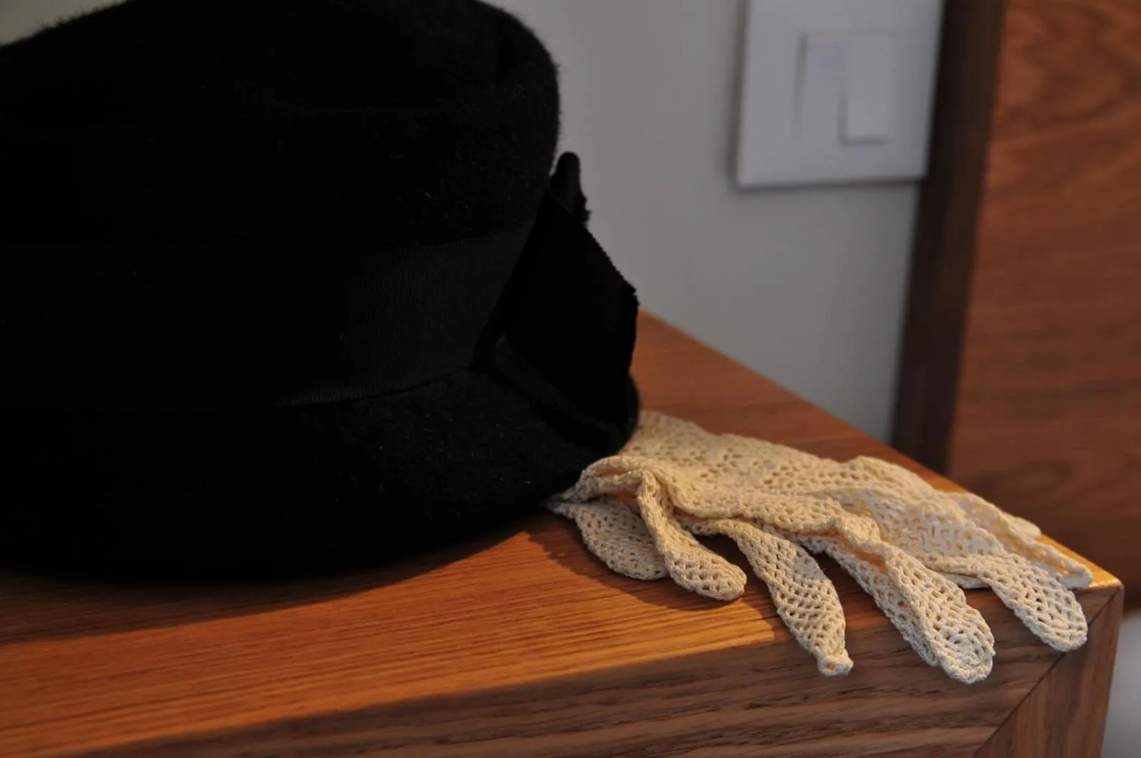 Decorative detail in Les Glycines Vézelay