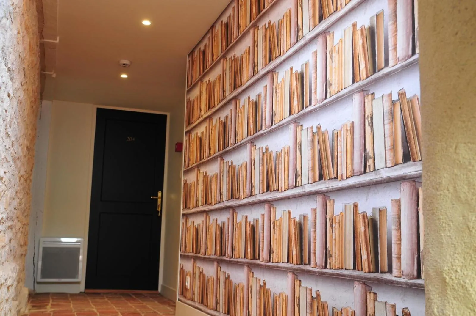 Decorative detail in Les Glycines Vézelay