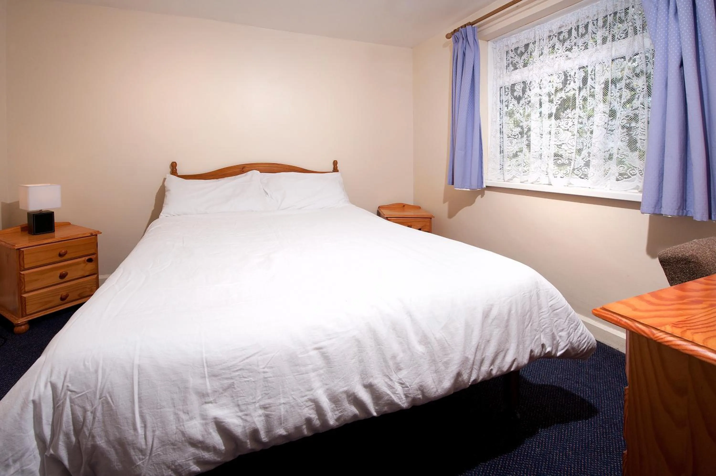 Bedroom, Bed in Trelawne Manor Holiday Park