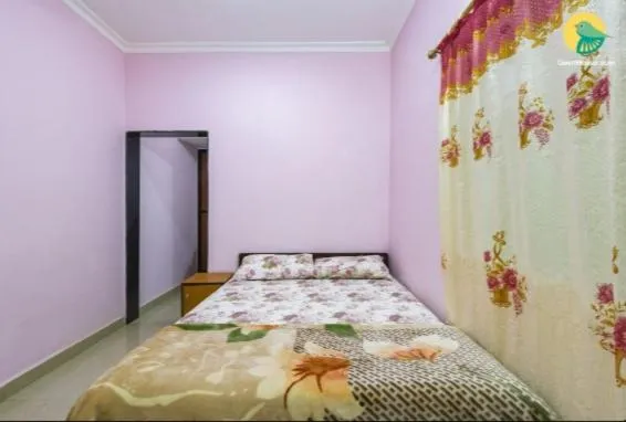 Bed in Madrid Home 2 min walk to Beach