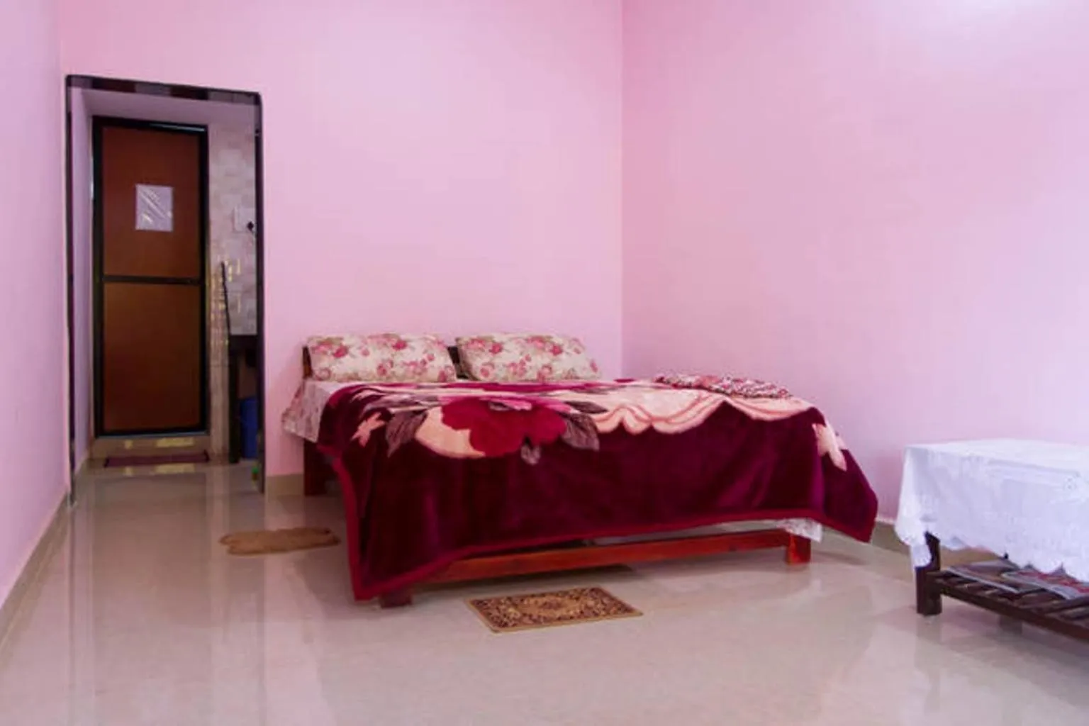 Bedroom, Bed in Madrid Home 2 min walk to Beach