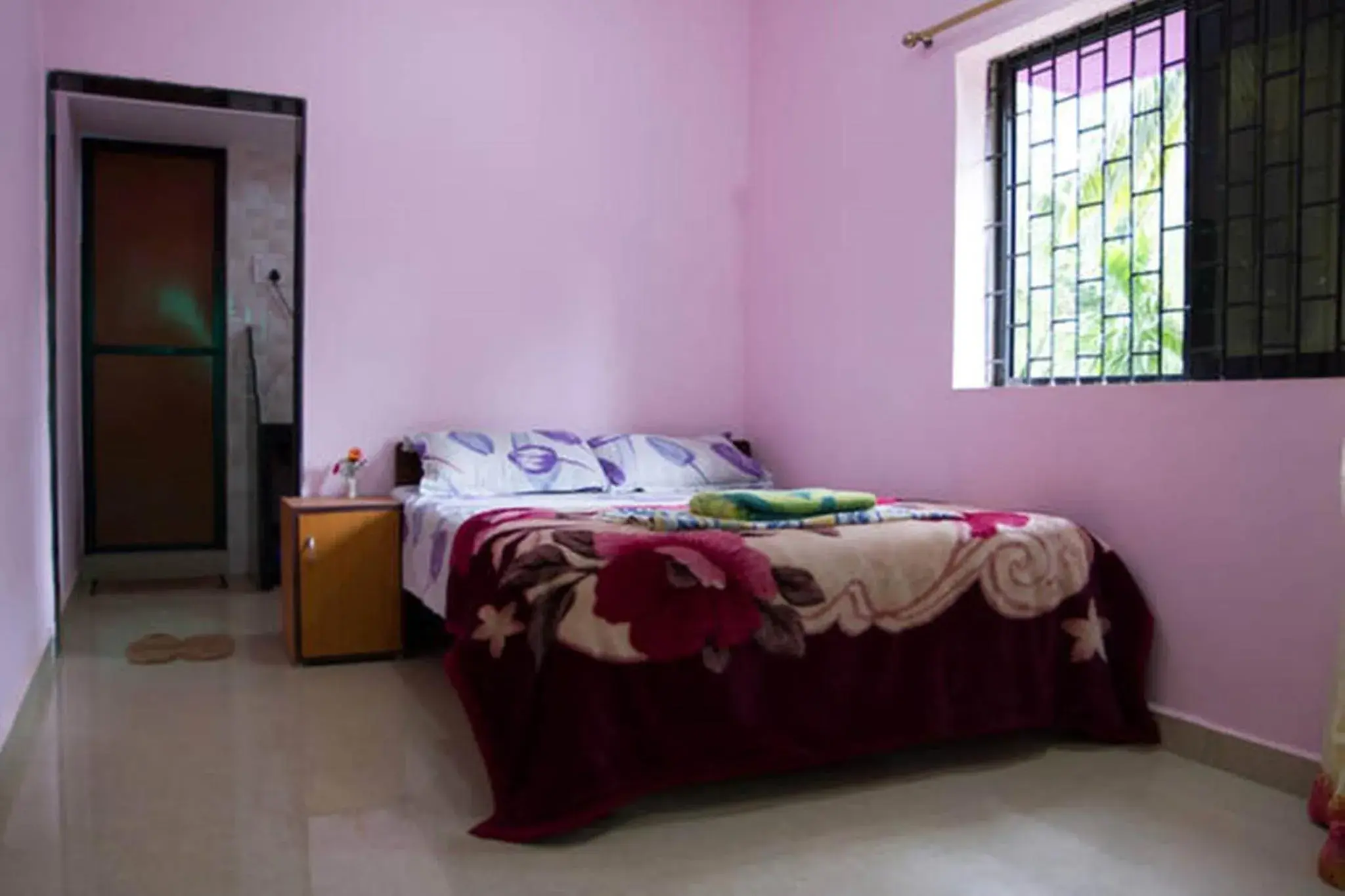 Double Room with Private Bathroom - single occupancy in Madrid Home 2 min walk to Beach Double Room with Private Bathroom - single occupancy in Madrid Home 2 min walk to Beach