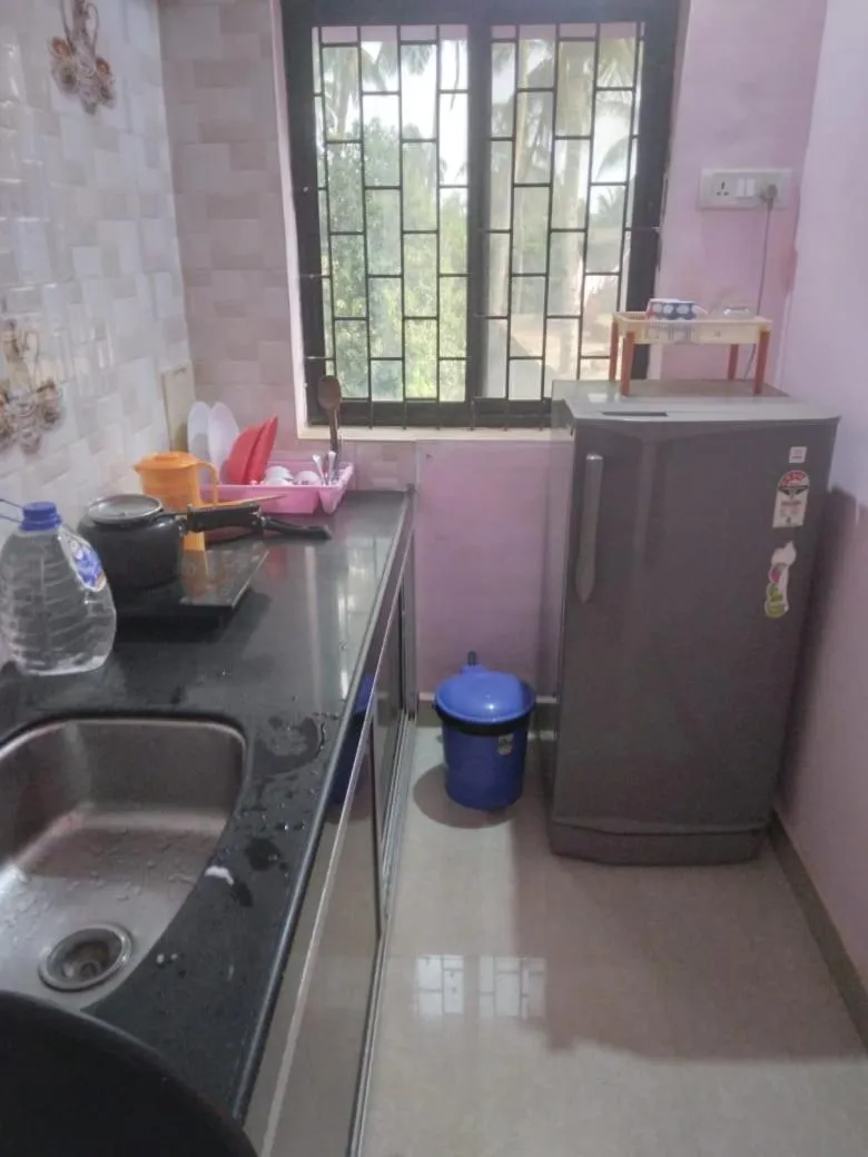 Kitchen or kitchenette in Madrid Home 2 min walk to Beach